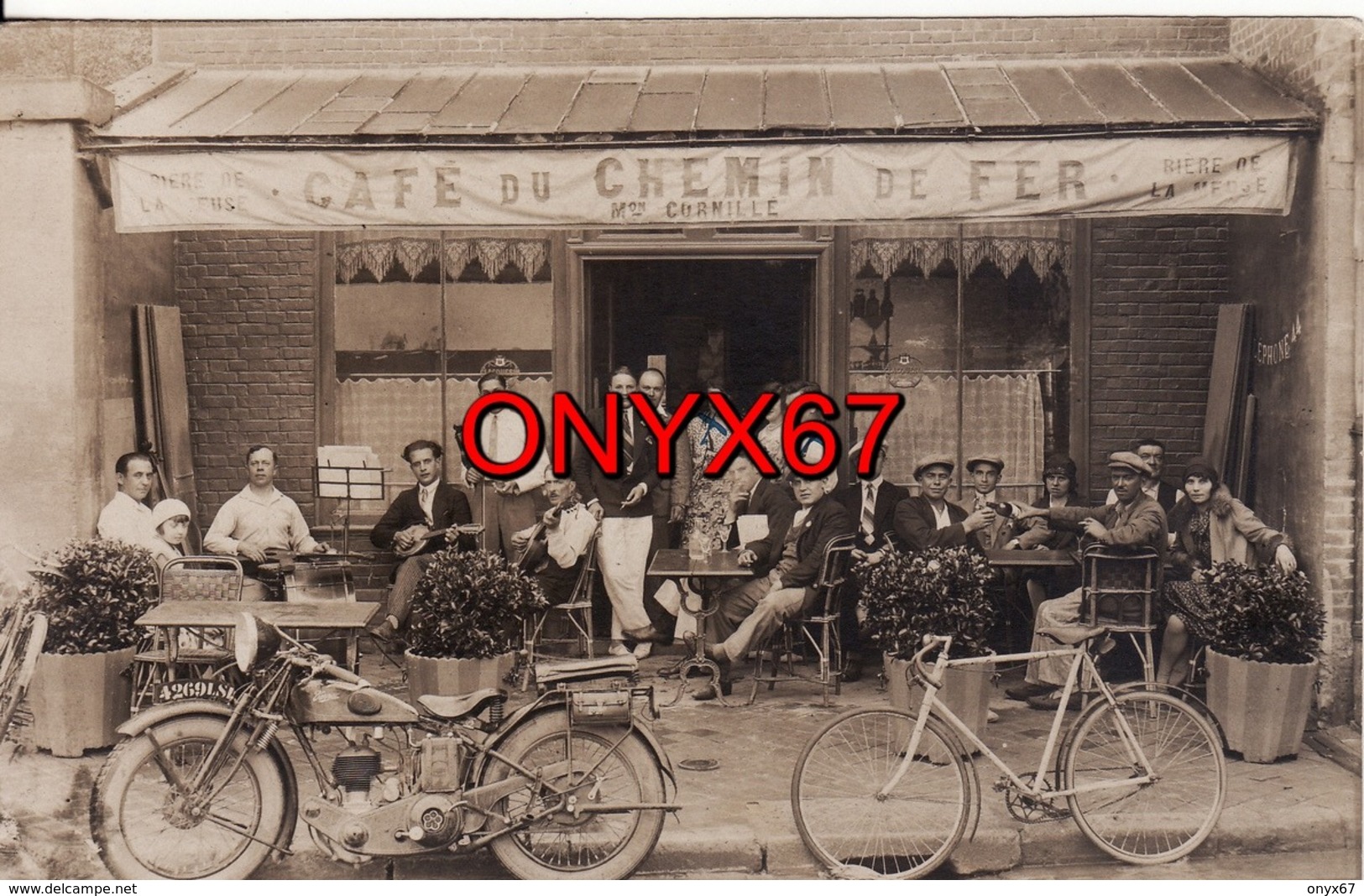 Carte Postale Photo MOUY (Oise) Café Du Chemin De Fer-L.CORNILLE-MOTO-Motocyclette-TERRO N°4269LSL-RARE - VOIR 2 SCANS - - Mouy