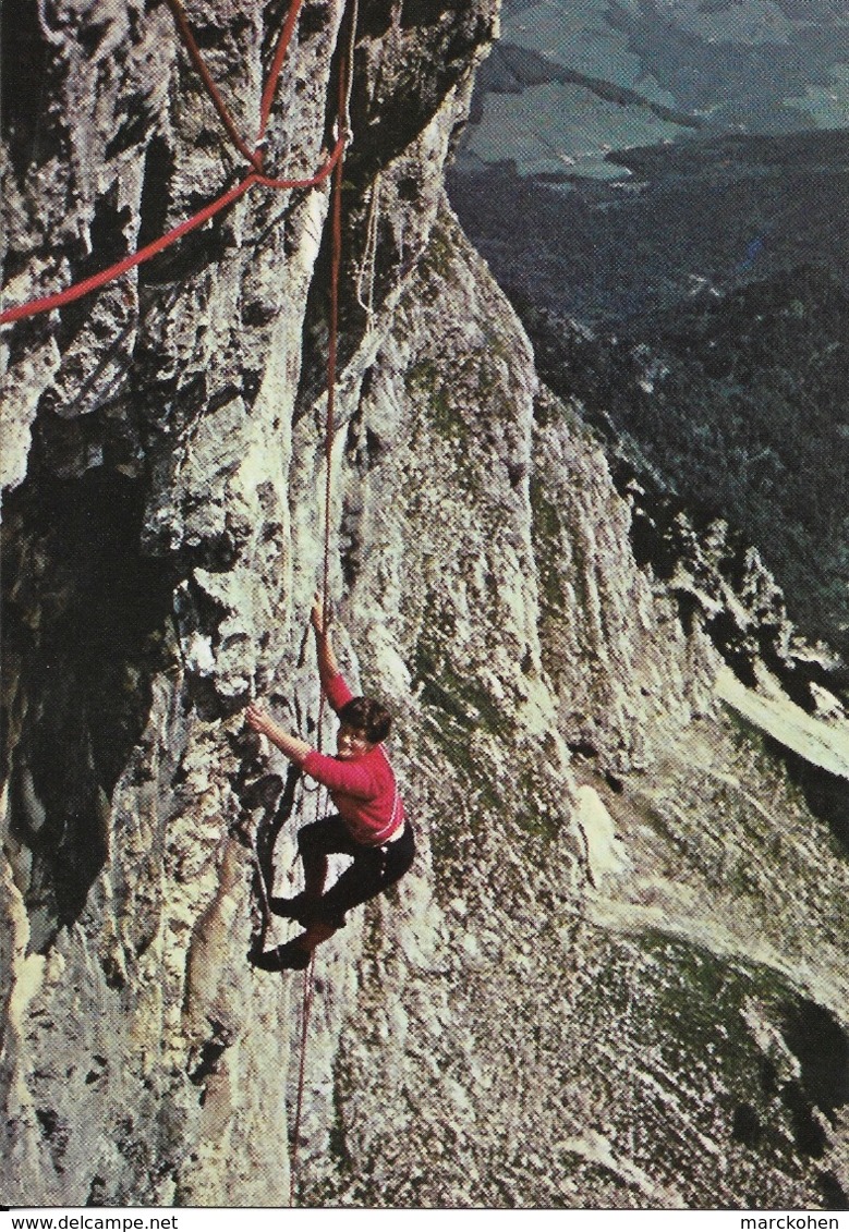 ESCALADE : Jeune Femme Encordée, Grimpant Une Paroi Dans Les Montagnes Allemandes. CPSM. - Bergsteigen