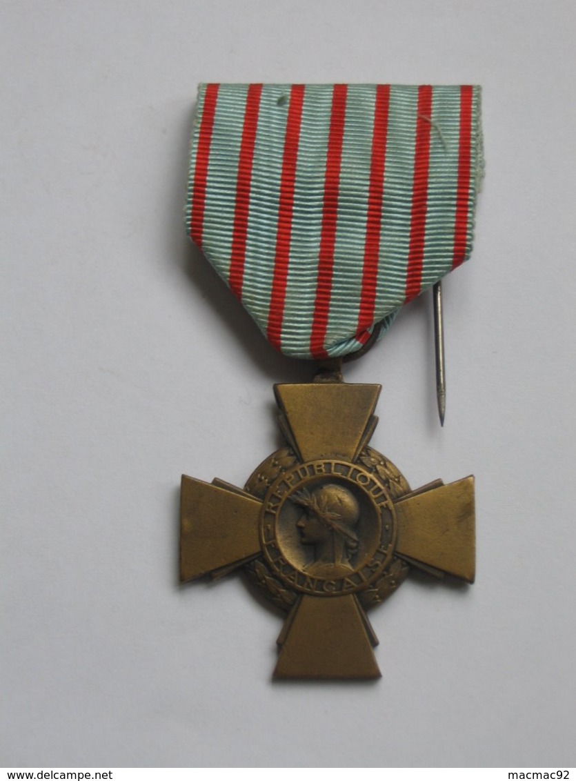 Décoration Médaille Croix Du Combattant  **** EN ACHAT IMMEDIAT **** - Francia