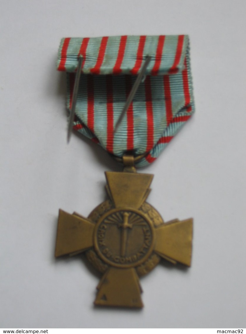 Décoration Médaille Croix Du Combattant  **** EN ACHAT IMMEDIAT **** - Francia