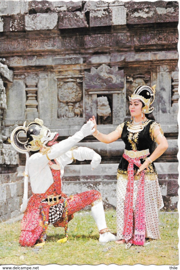 BALI - An Act From Ramayana Dance Showing Hanoman And Shinta - Indonesia