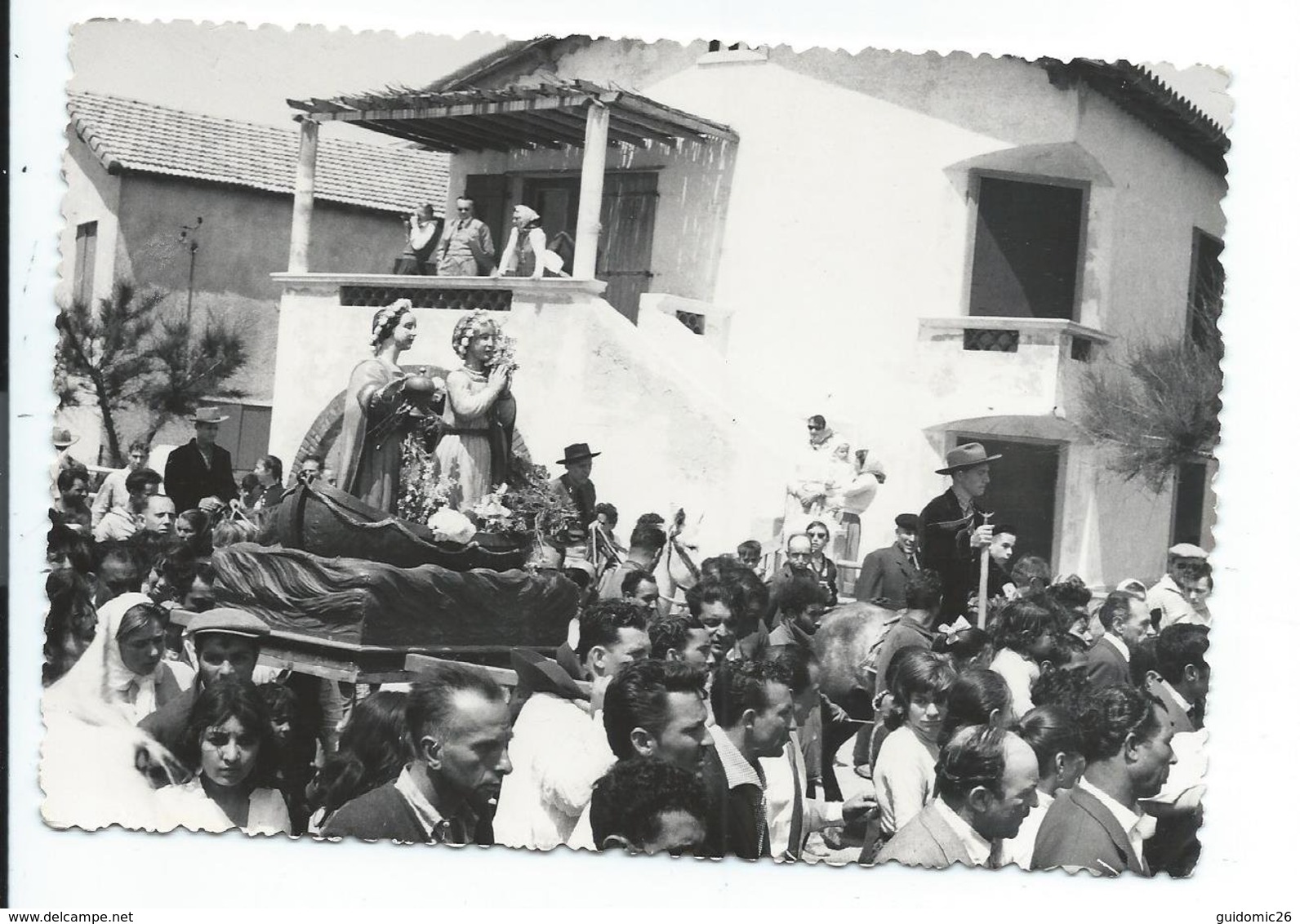 Saintes Maries ,pelerinage Des Bohemiens,barque Portée Par Les Gitans - Autres & Non Classés