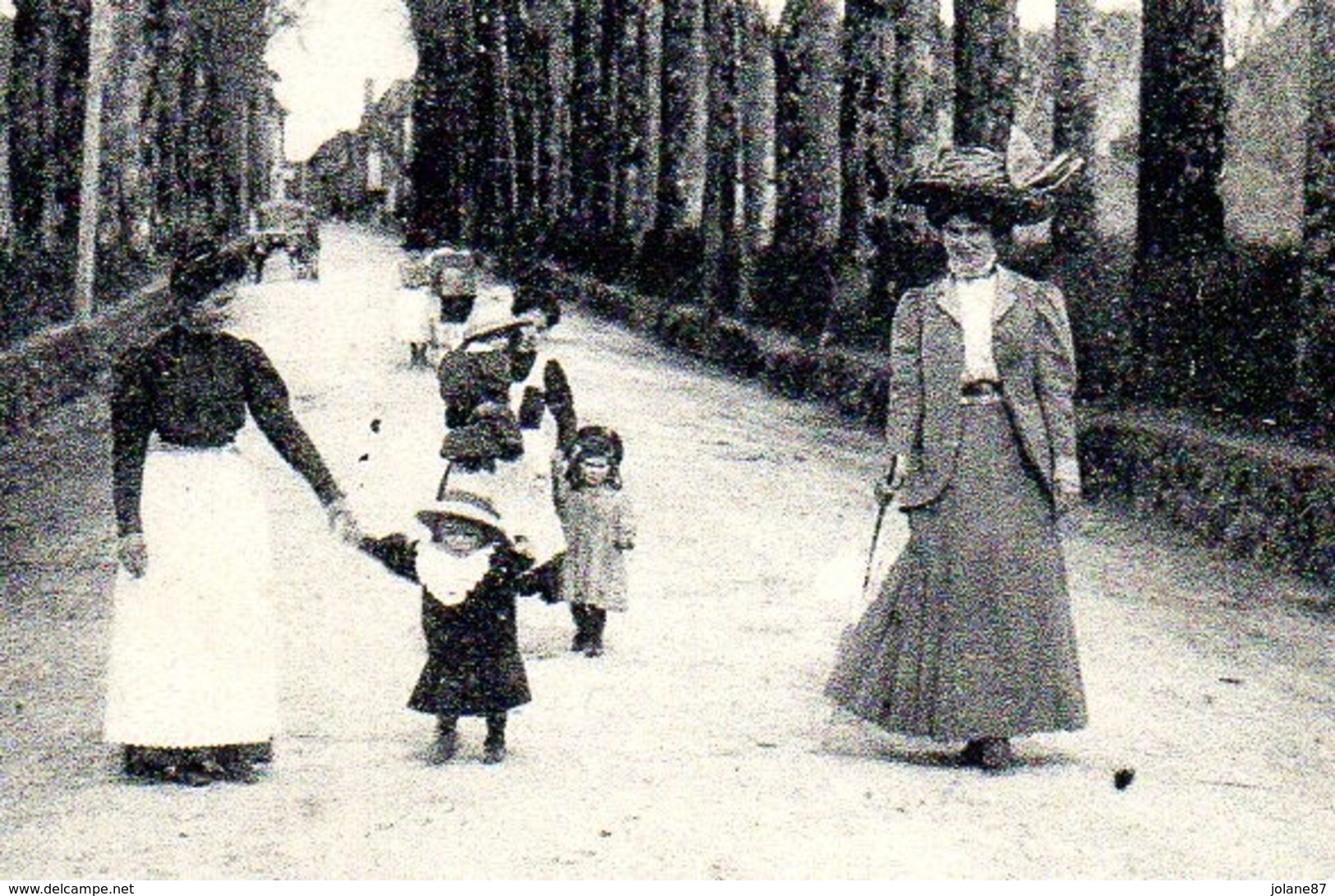 CPA    87   SAINT GERMAIN LES BELLES       1911      LE RAMBLAI - Saint Germain Les Belles