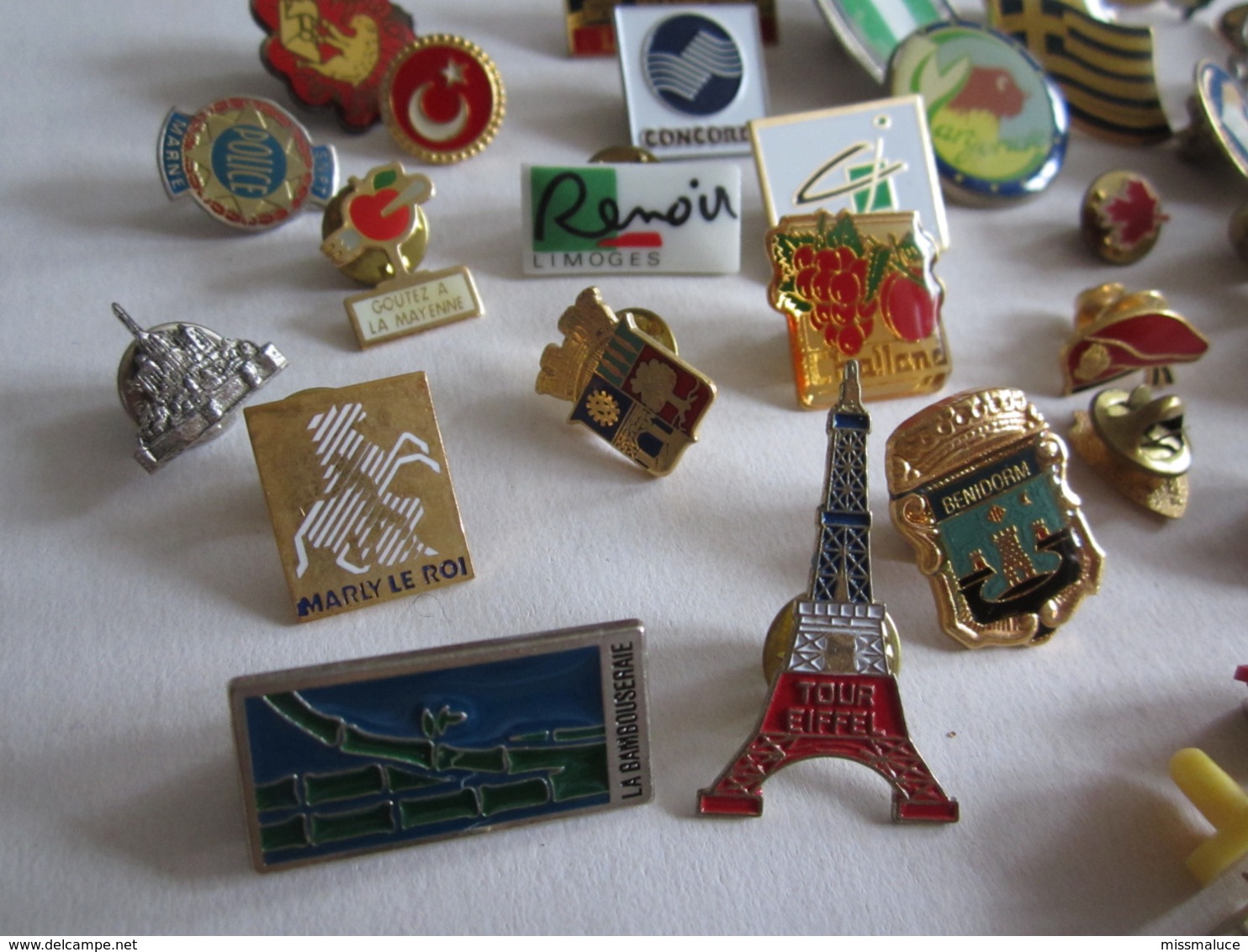 Pin's Pin s lot de vingt huit sport divers