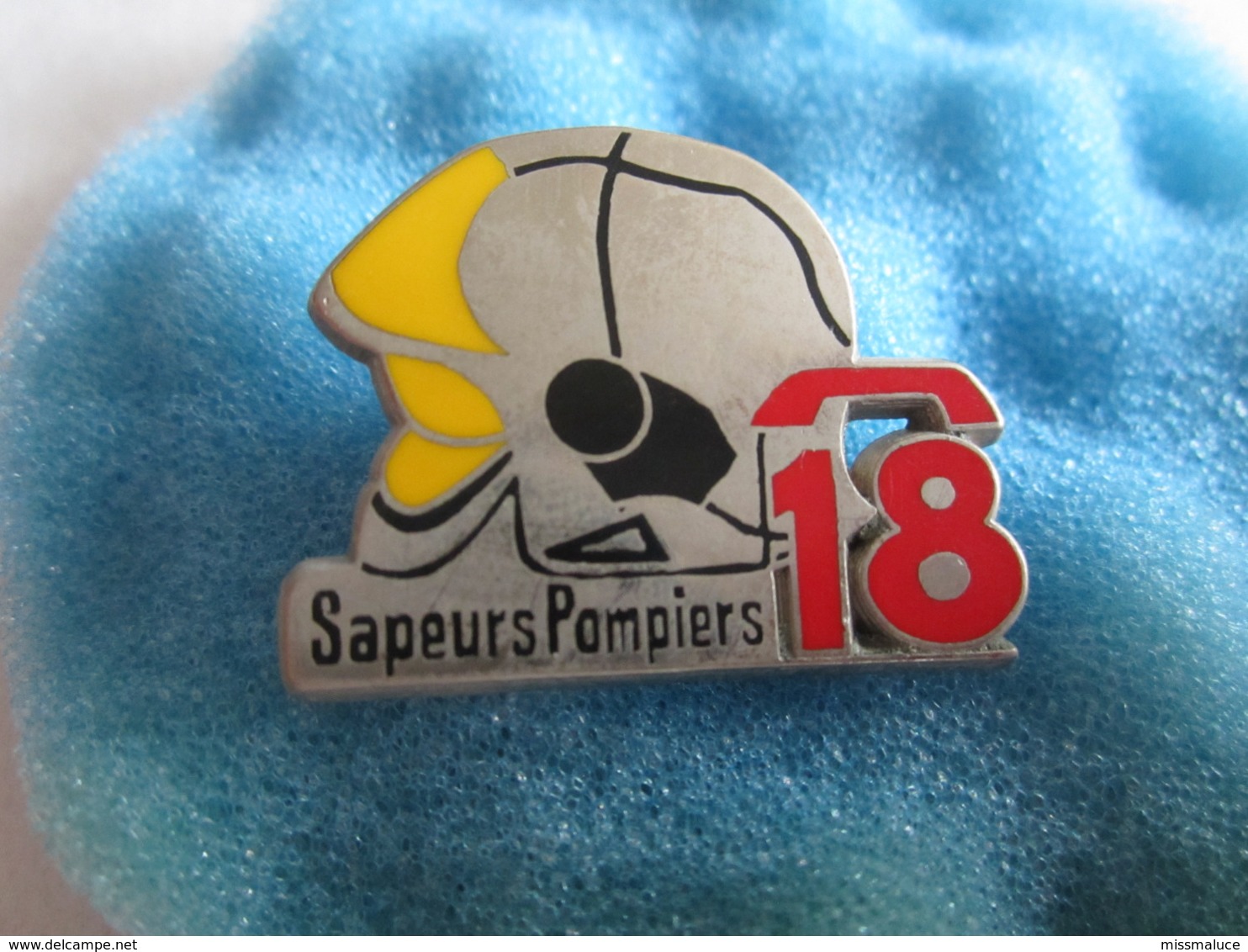 L Pin's Pin S Sapeurs Pompiers 18 - Bomberos