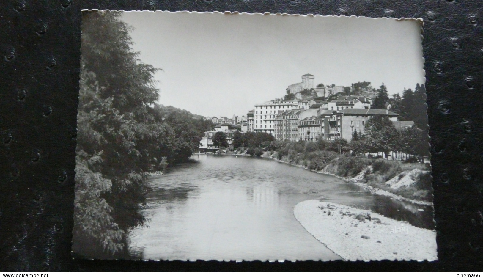 23 B - LOURDES (Htes-Pyr.) - Vue Du Gave Et Le Château Fort - Lourdes