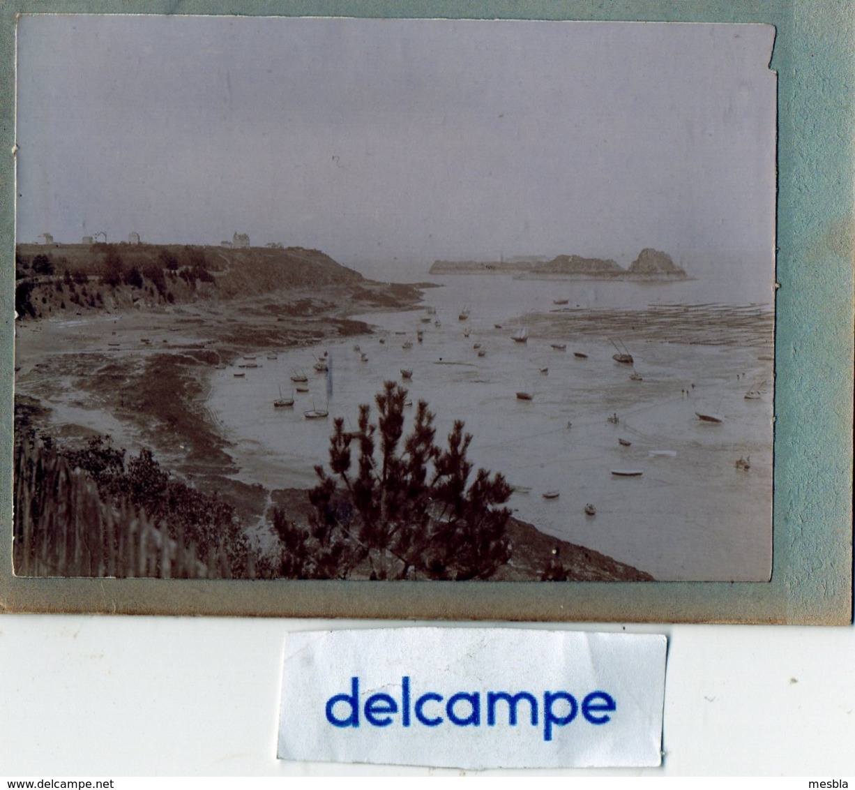 Photo Ancienne -   CANCALE  -    Bateaux à Marée Basse Dans Une Baie - Lieux