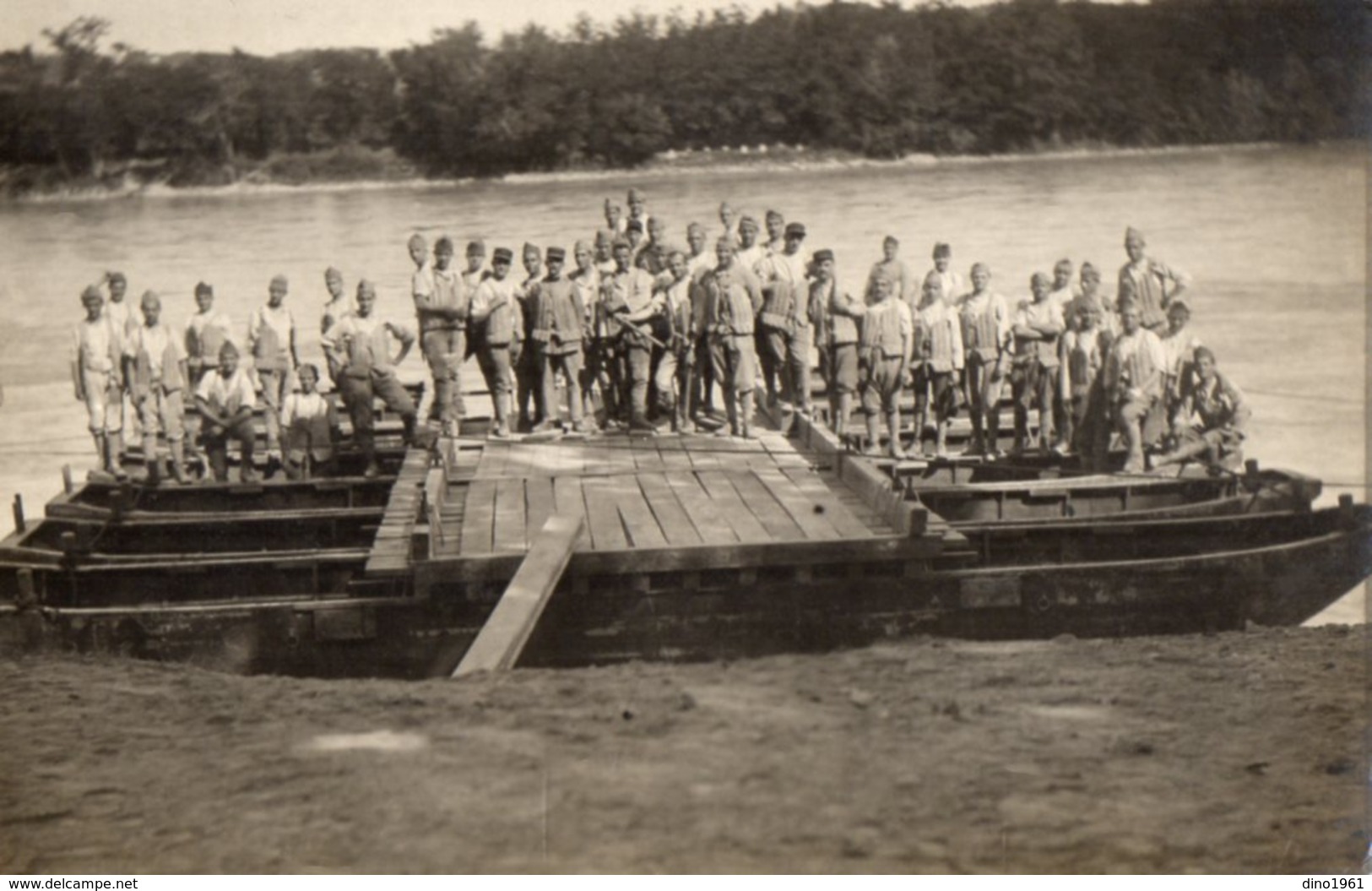 CPA 2841 - MILITARIA - Carte Photo Militaire - Génie Militaire - Pontonniers - Construction D'un Pont Flottant - Personnages