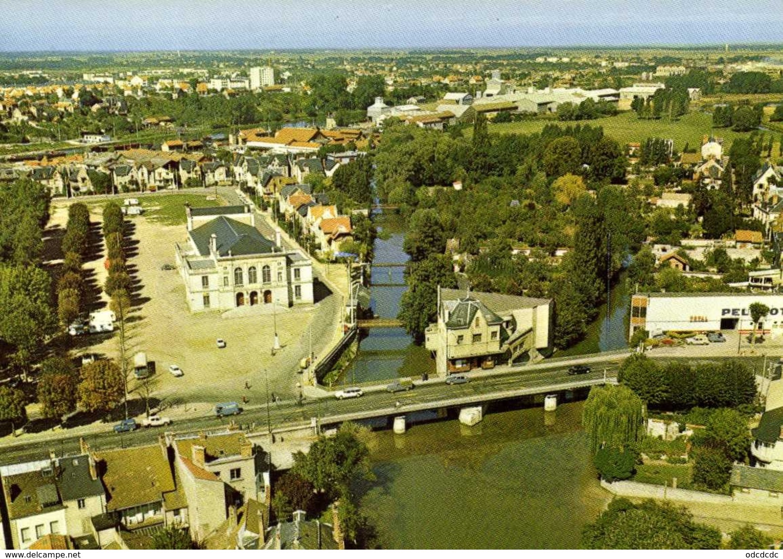 CPSM Grand Format MONTARGIS  (Louret) Vue Aérienne La Salle Des Fetes Les Bords Du Loing Colorisée RV SOFER - Montargis