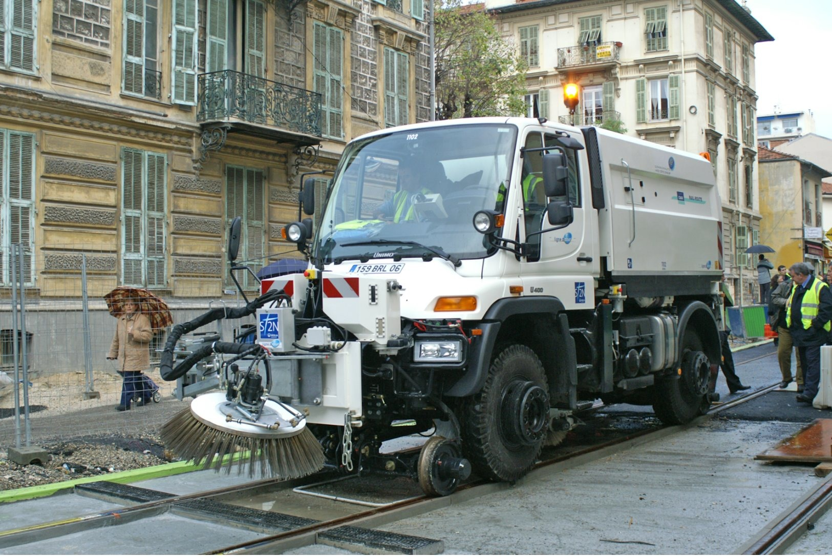 Nice (06) 16/12/ 2006 - Tramway De Nice - Camion Rail/route De  Nettoyage Des Voies - Transport (road) - Car, Bus, Tramway