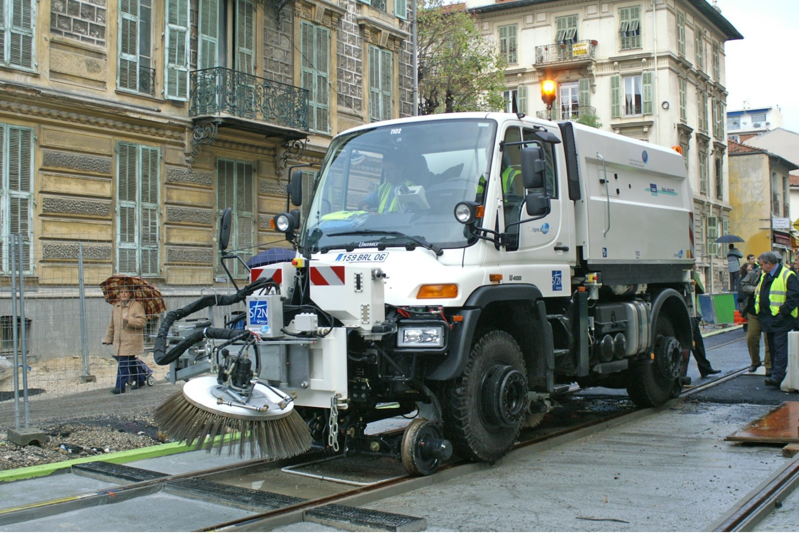 Nice (06) 16/12/ 2006 - Tramway De Nice - Camion Rail/route De  Nettoyage Des Voies - Tramways