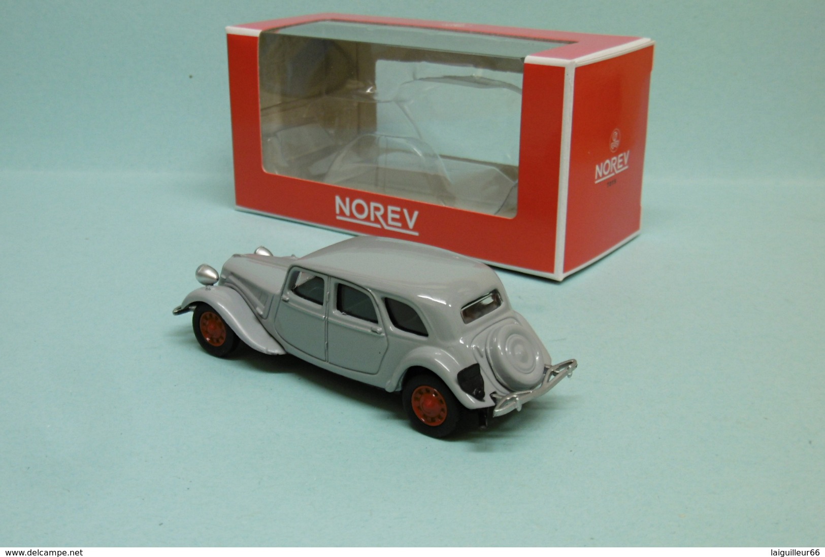 Norev - CITROEN Traction Avant 15-Six 1939 Gris Neuf NBO 3 Inches 1/64 - Norev