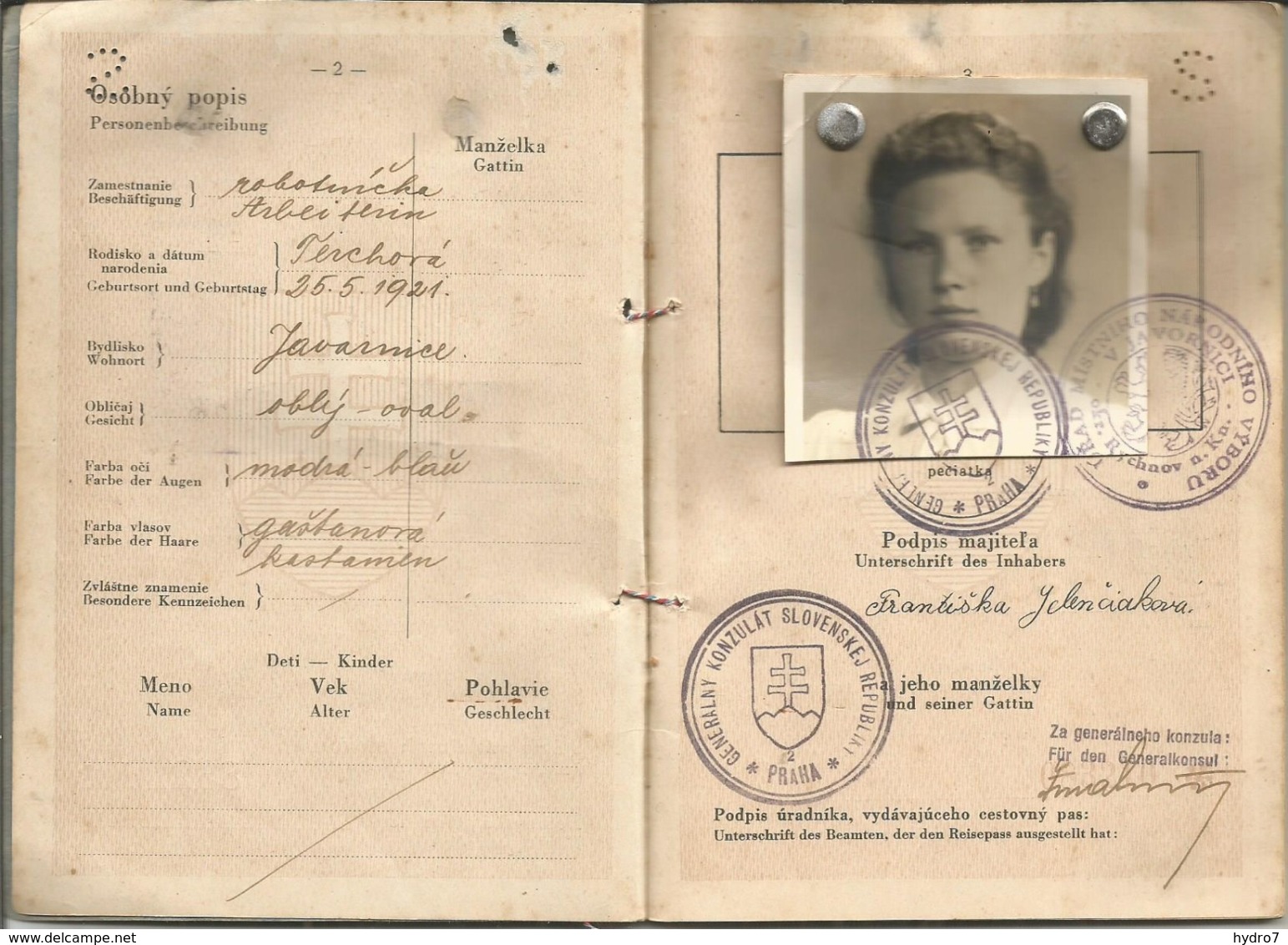 Slovakia 1941 Passport WWII Pro-Nazi State  Issued In Prague 4 Residence Permits (1942-44) Revenue - 1939-45