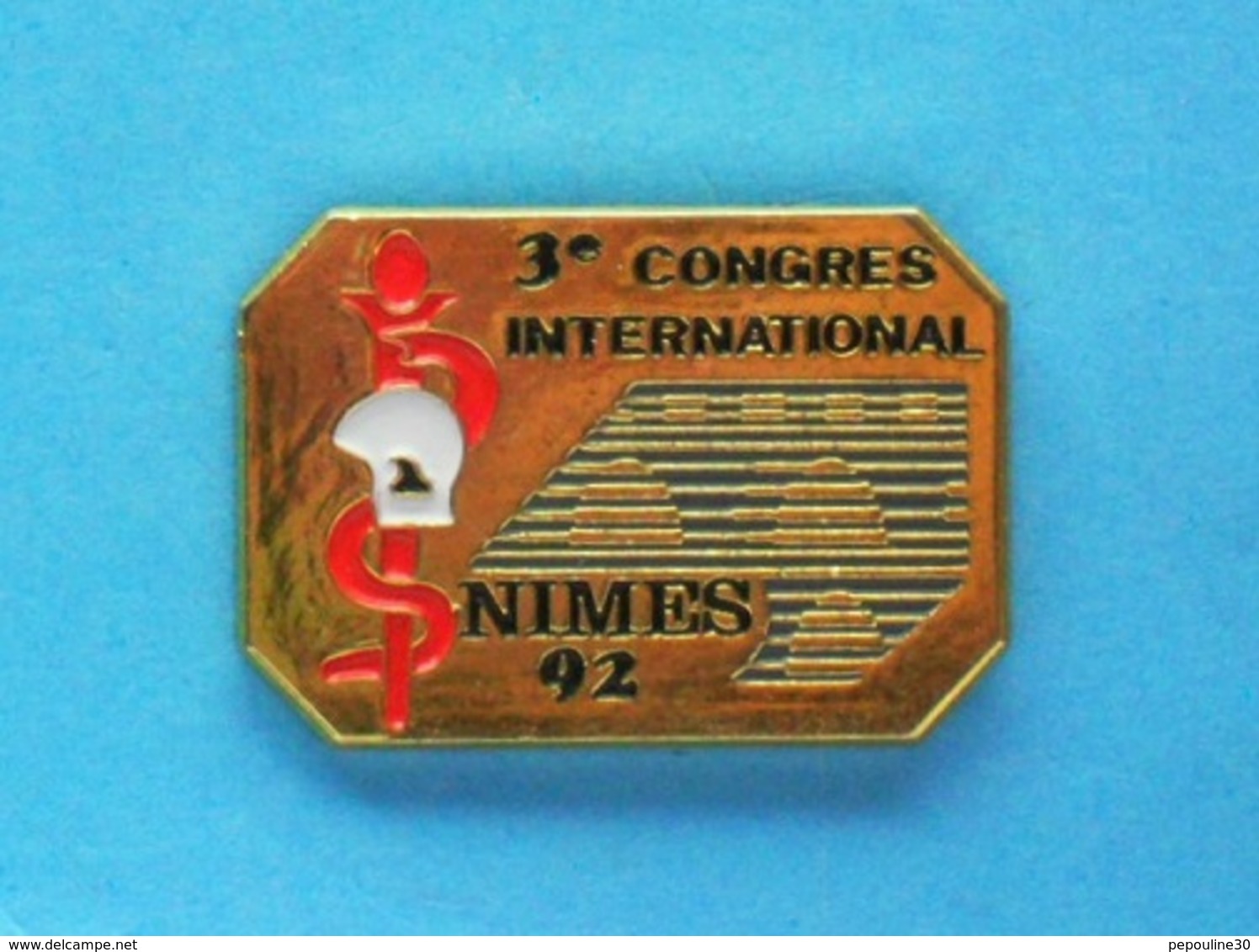 1 PIN'S //   ** 3ème CONGRÈS INTERNATIONAL / NIMES 92 / SERVICE DE SANTÉ Des SAPEURS POMPIERS ** . (S.D.I.S.30 ) - Firemen