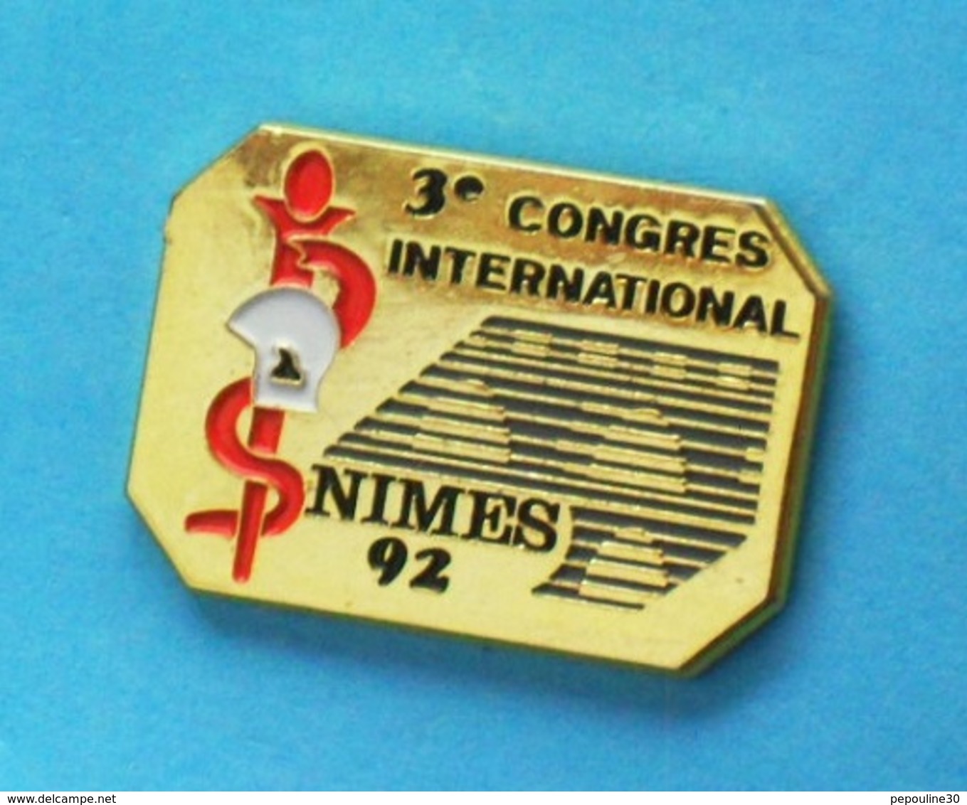 1 PIN'S //   ** 3ème CONGRÈS INTERNATIONAL / NIMES 92 / SERVICE DE SANTÉ Des SAPEURS POMPIERS ** . (S.D.I.S.30 ) - Firemen