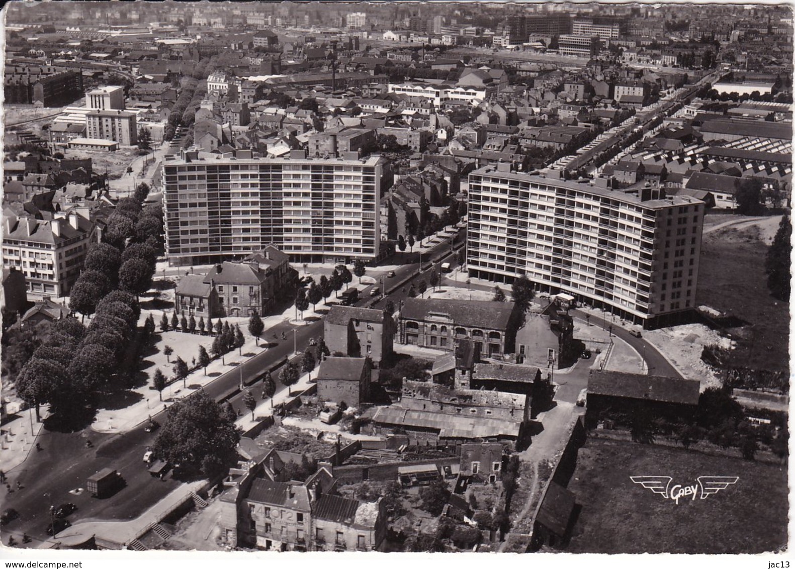 L120C_263 - La France Vue Du Ciel ... - Nantes - 113 Les Nouveaux Immeubles De La Place Mangin - Nantes