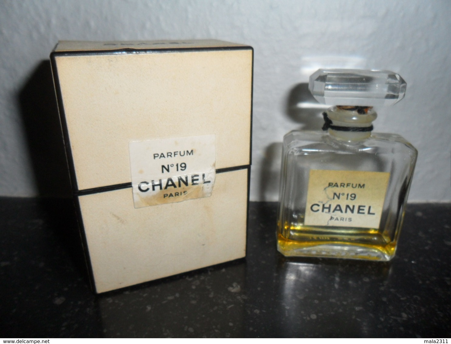 ANCIEN FLACON    CHANEL N° 19   /   PF  14 ML  /  VIDE / AVEC BT - Bottles (empty)