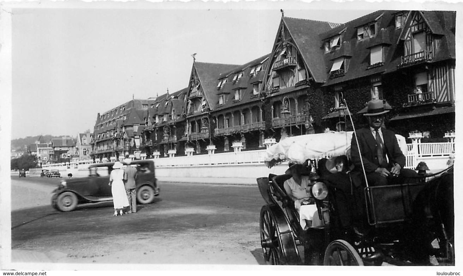 DEAUVILLE ET VIEILLE AUTOMOBILE  PHOTO ORIGINALE  FORMAT 11 X 6.50 CM - Luoghi