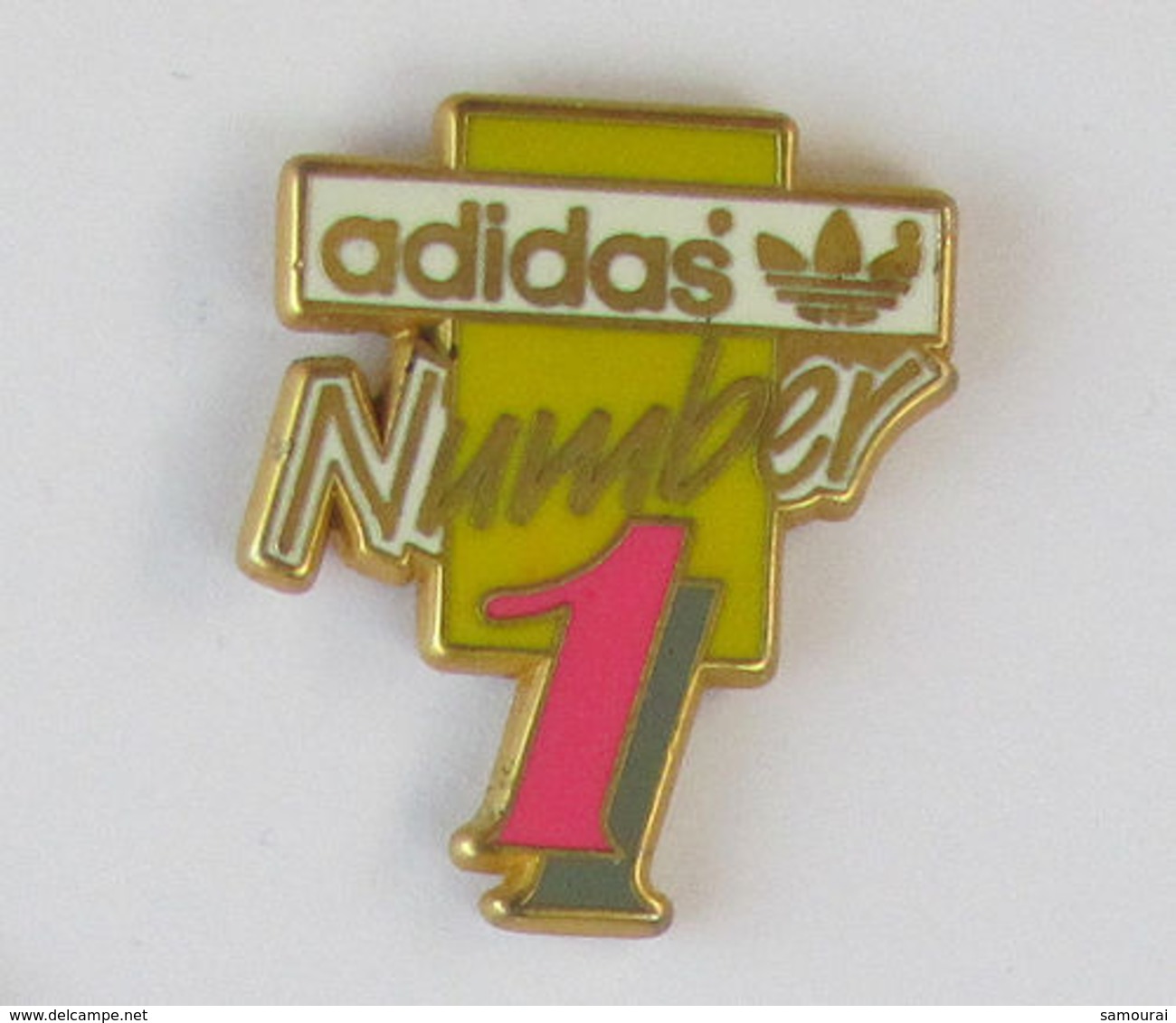 1 Pin's ADIDAS - NUMBER 1 Signé ARTHUS BERTRAND PARIS - Marcas Registradas