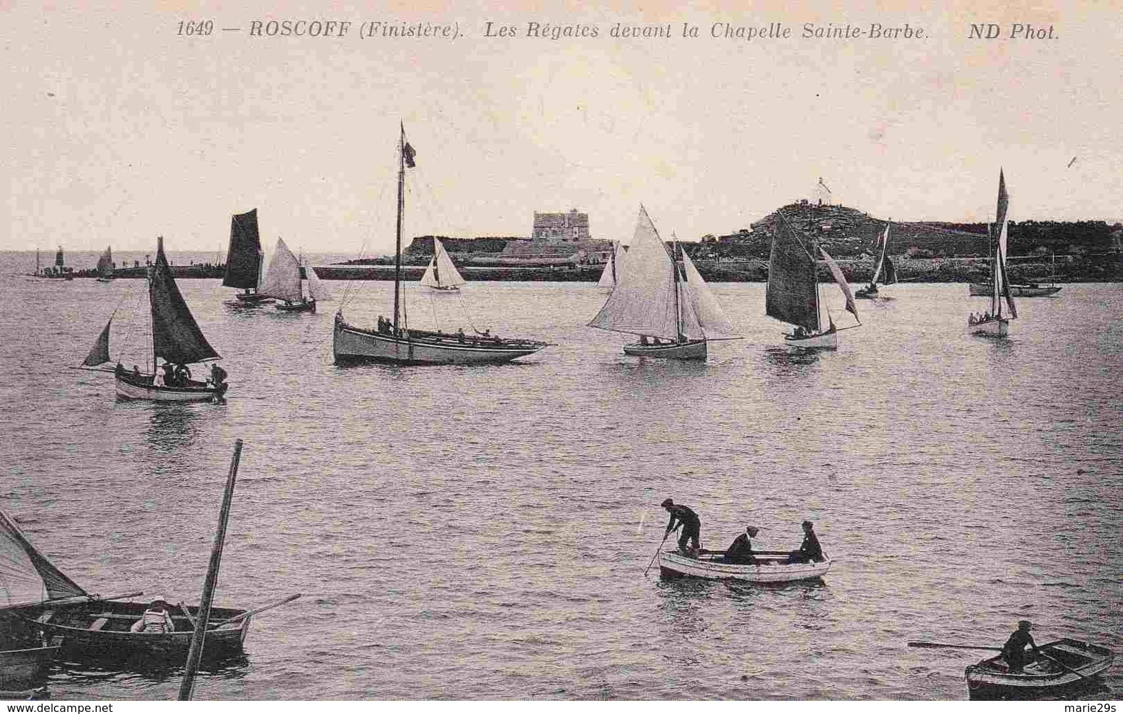 29 ROSCOFF Les Régates Devant La Chapelle Sainte-Barbe ; Voiliers, Canots - Animée - Roscoff