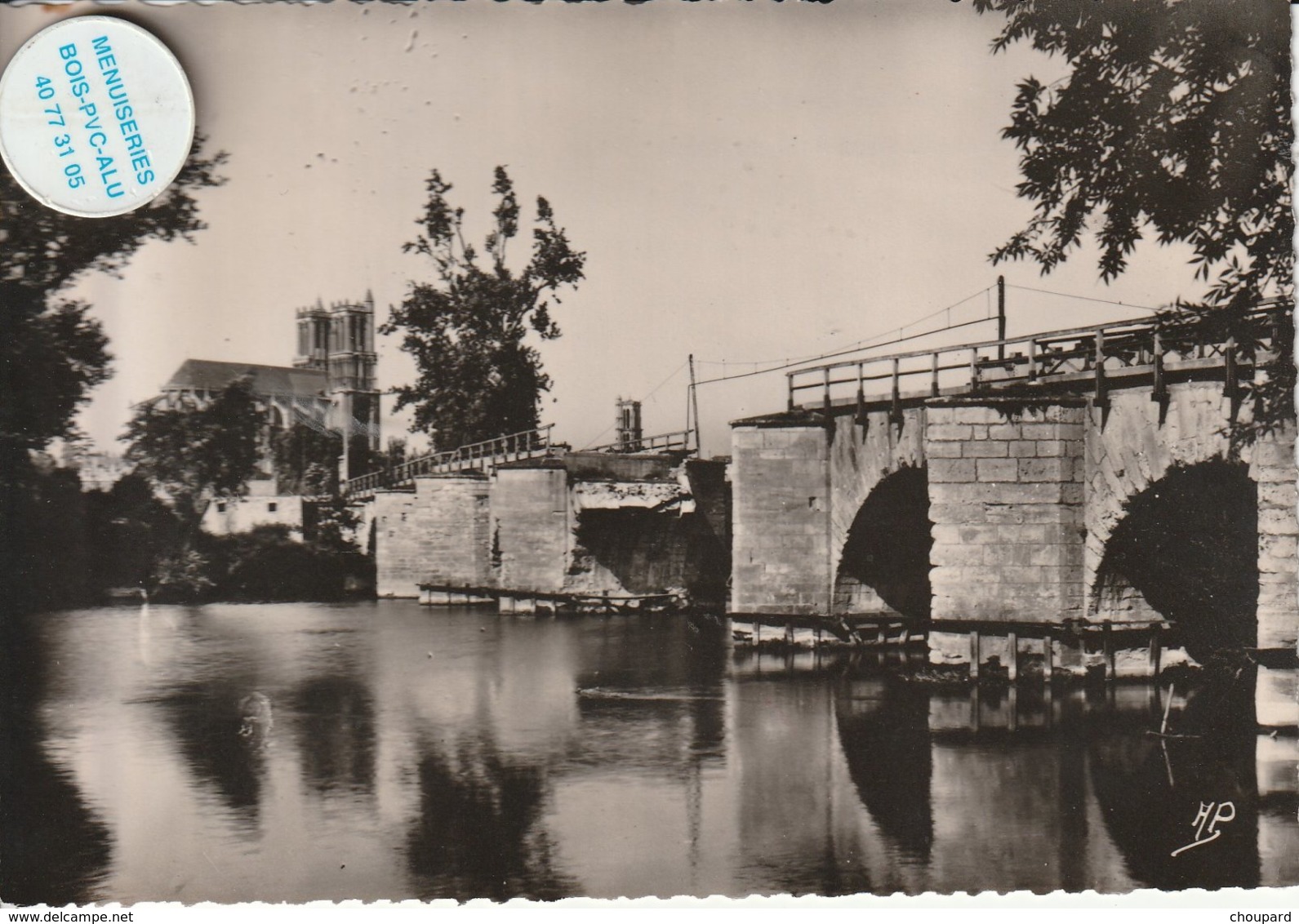 78 - Très Belle Carte Postale Semi Moderne Dentelée  De   MANTES  La Collégiale Vue Du Vieux Pont De Limay - Mantes La Jolie