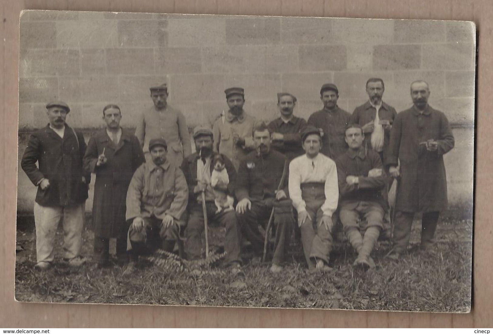 CPA PHOTO GUERRE 14-18 - TB PLAN GROUPE POILUS MILITAIRES - Guerre 1914-18