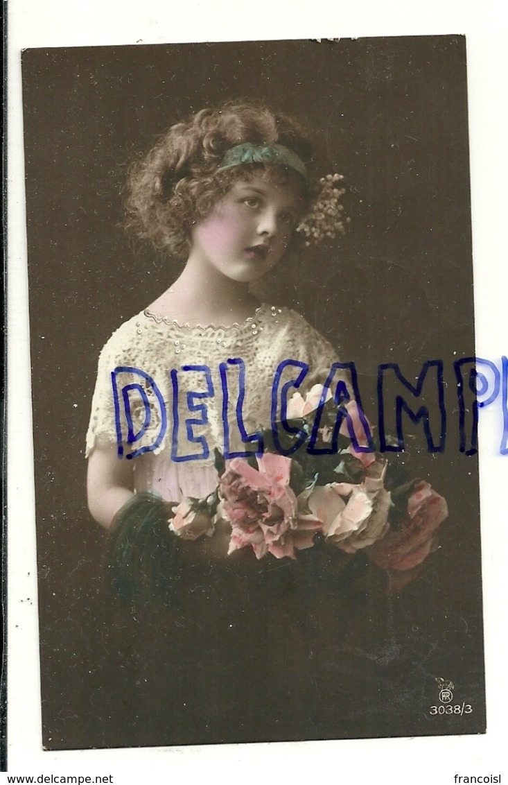 Photographie. Petite Fille Et Roses 1913 - Autres & Non Classés