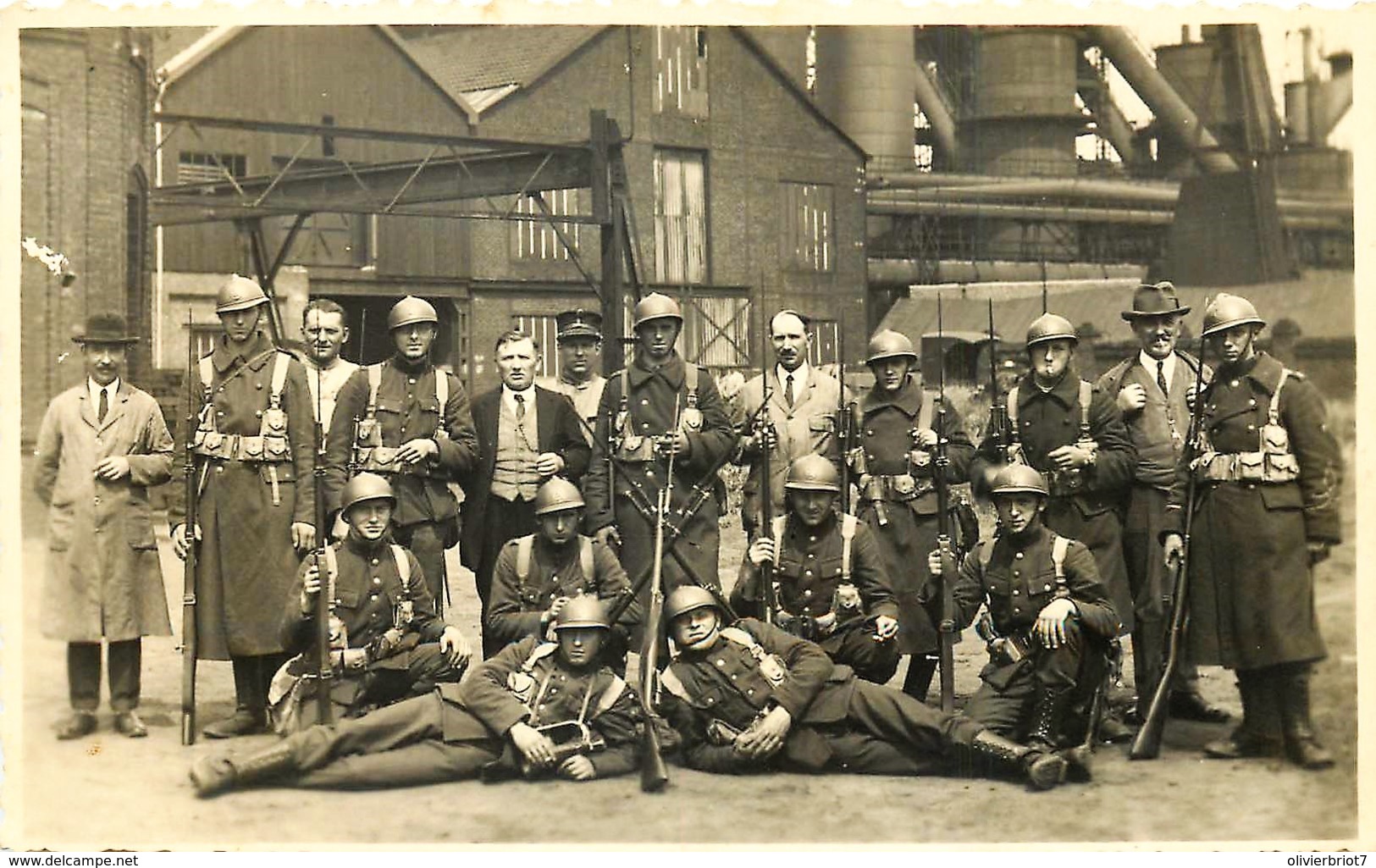 Belgique - Charleroi - Carte-Photo - Lodelinsart - Les Militaires  Protègent Les Usines - Charleroi