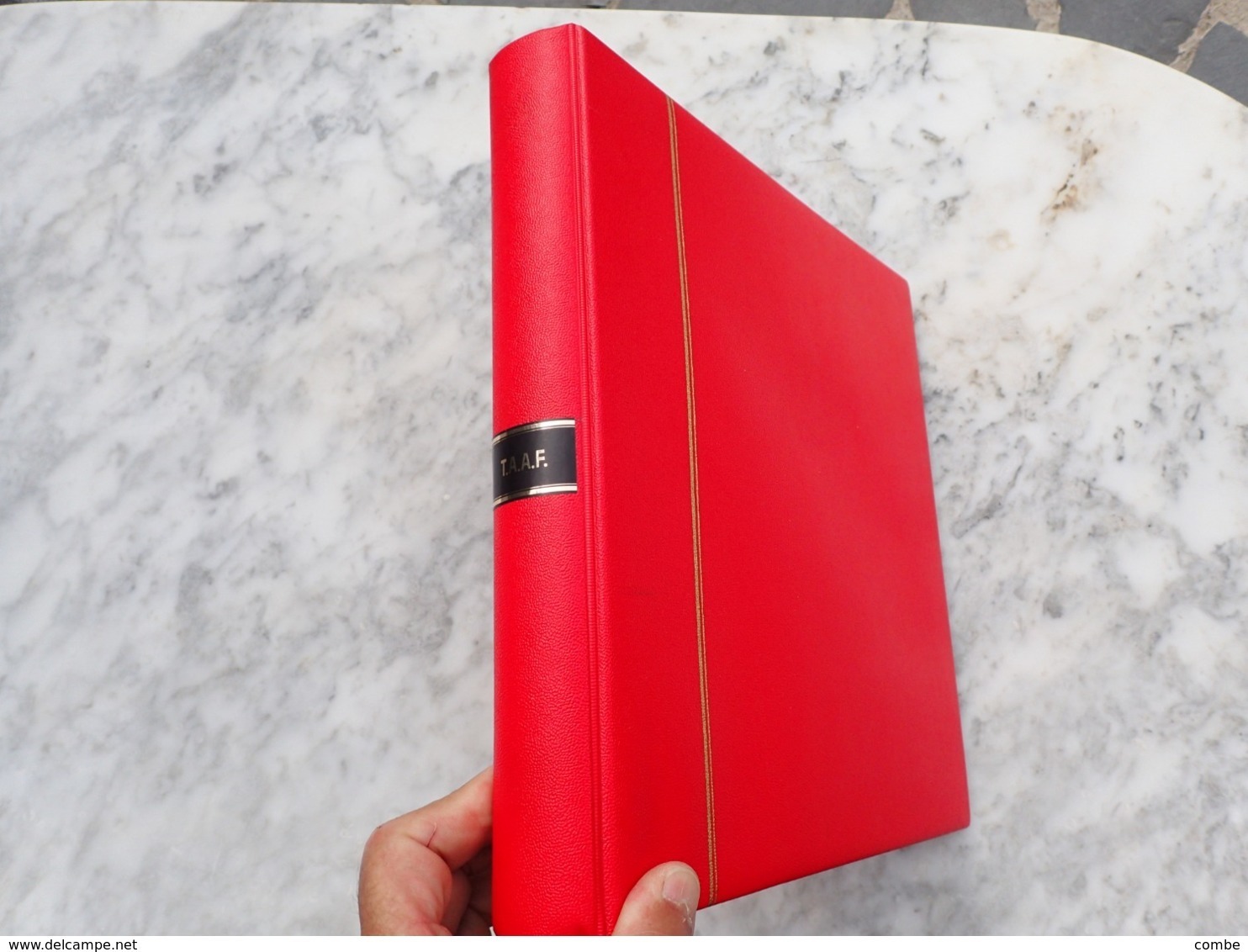 ALBUM SAFE ROUGE 14 TROUS + 21 FEUILLES. 42 PAGES POUR LETTRES OU DOCUMENTS / DESSUS PLACARD - Komplettalben