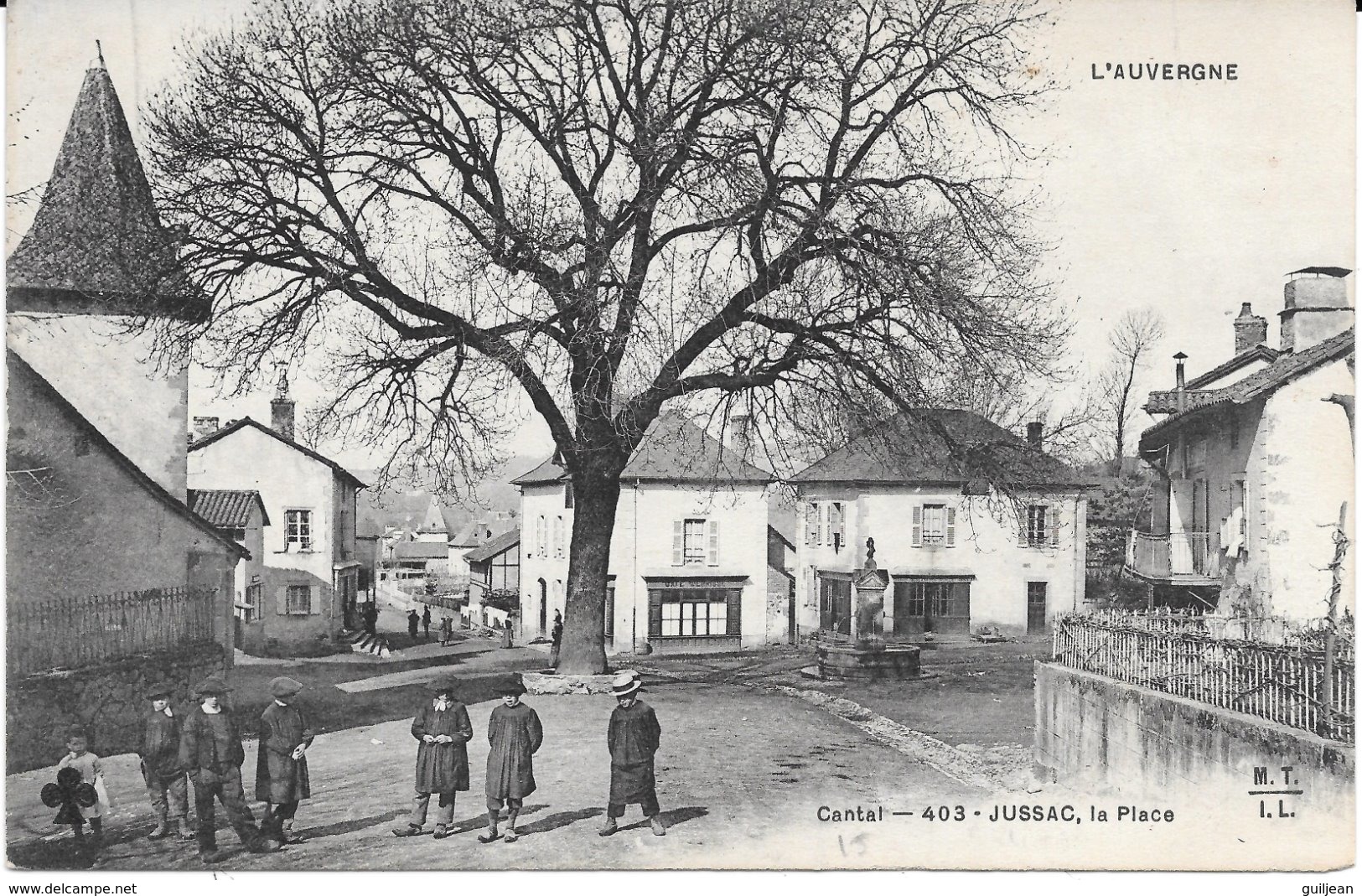 15 - CANTAL - JUSSAC N° 403 - " La Place Animée " - Carte écrite - M.T. / I.L. - Jussac