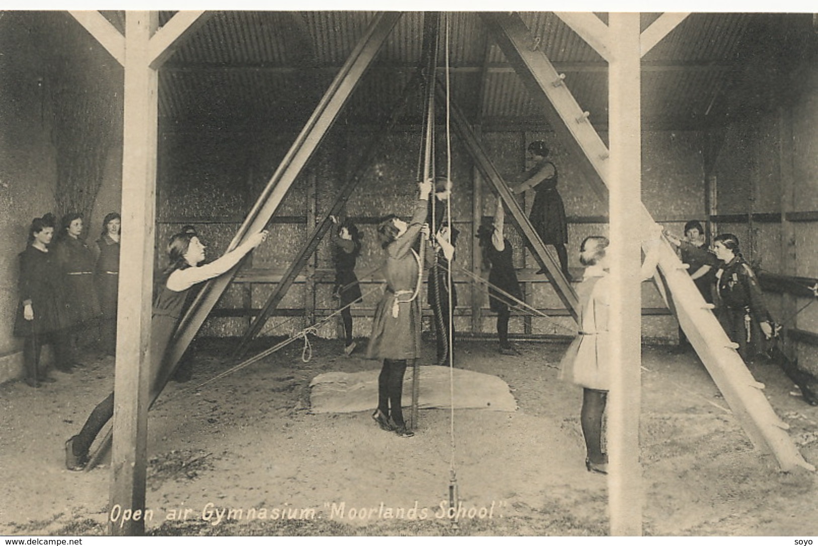 Girls On Gym. Open Air Gymnasium. " Moorlands School " Jeunes Filles Gymnastique Edit Buchanan Croydon - Gymnastiek