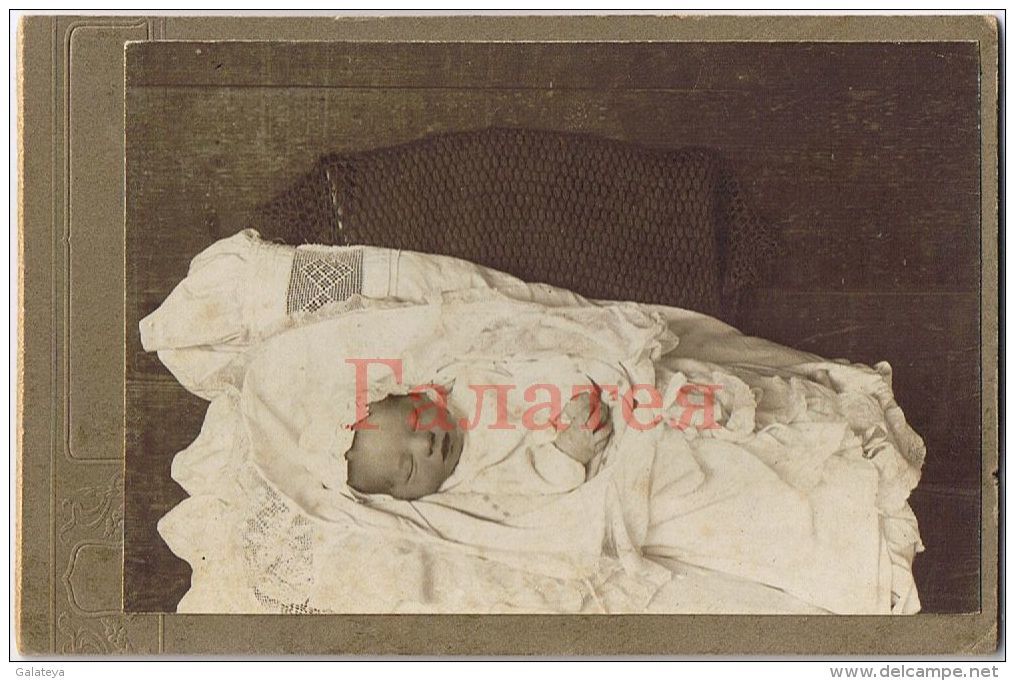 BULGARIA 1900s POST MORTEM LITTLE BABY CARDBOARD PHOTO Aa682 - Bulgarie