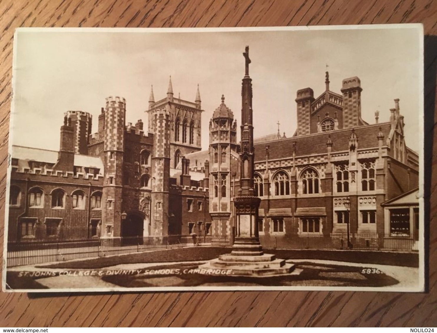 Cpa, ST JOHNS COLLEGE And DIVINITY SCHOOLS, CAMBRIDGE, écrite En 1939, Timbre, "éd Real Photo" - Cambridge