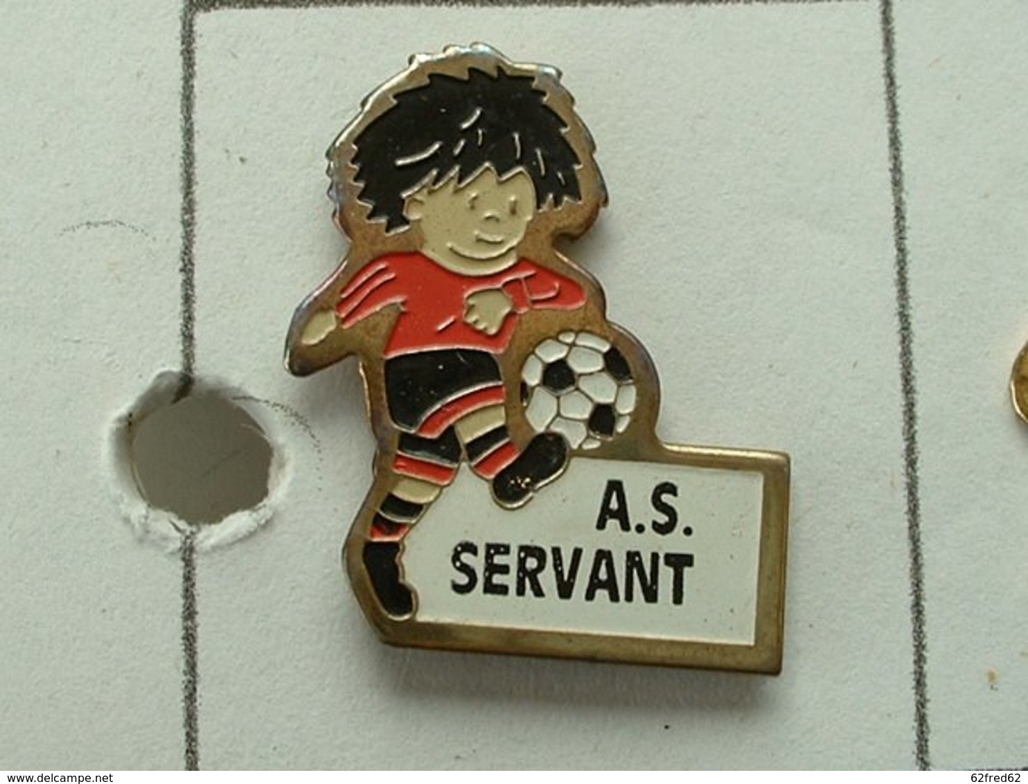 Pin's FOOTBALL - A.S SERVANT - PUY DE DOME  - 63 - Football