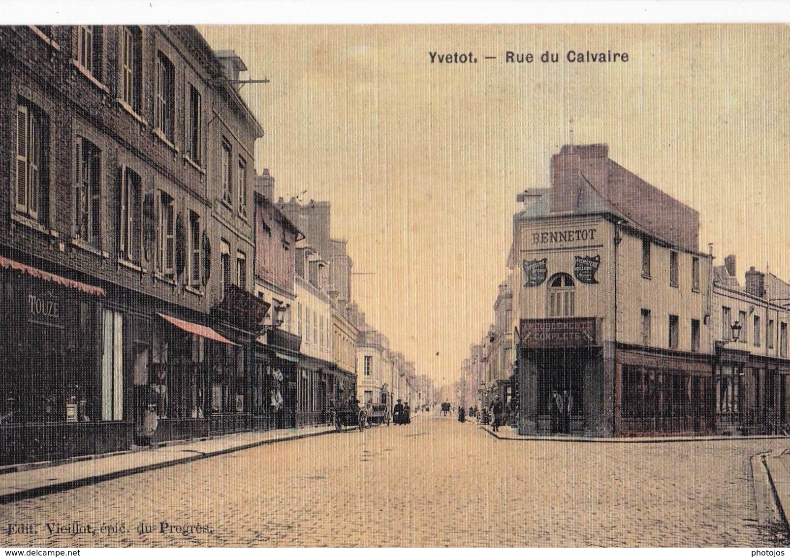 CPA  Yvetot (76)  Rue Du Calvaire  Belle Carte Toilée Colorisée En Parfait état Ed Vieillot épicier - Yvetot