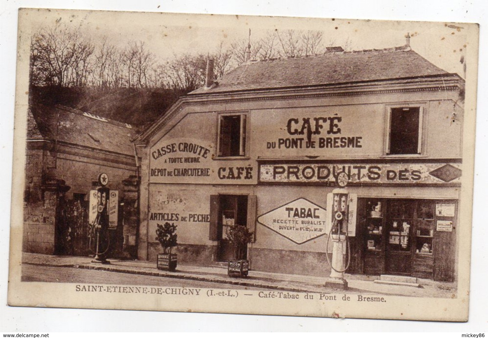 SAINT ETIENNE DE CHIGNY-- Café-Tabac Du Pont De Bresme (commerce En Bon Plan,pompes,pubs Byrrh,Picon )) - Autres & Non Classés