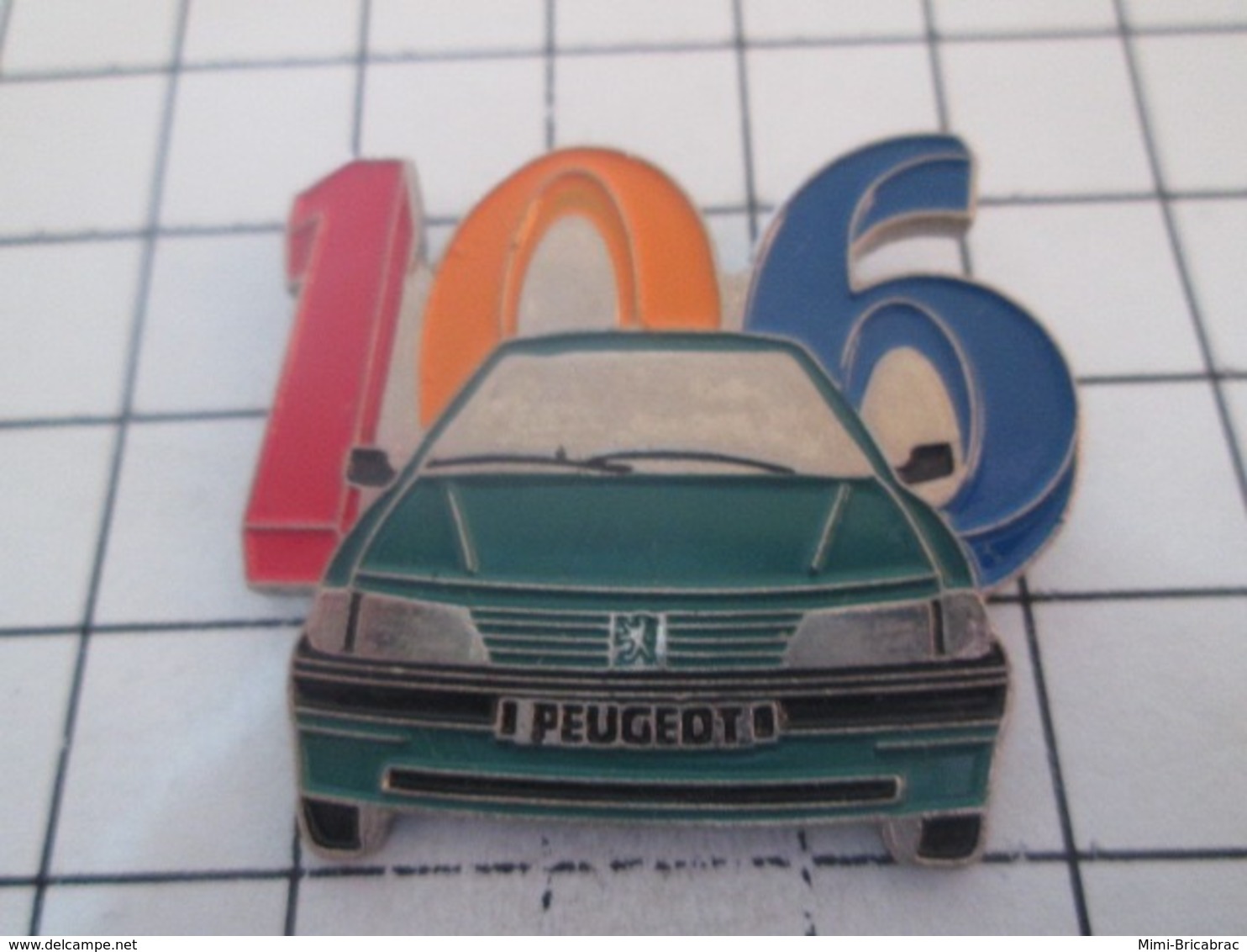 1019 Pin's Pins : BEAU ET RARE : Thème AUTOMOBILES / PEUGEOT 106 VERT BOUTEILLE Boire Ou Conduire !! - Peugeot