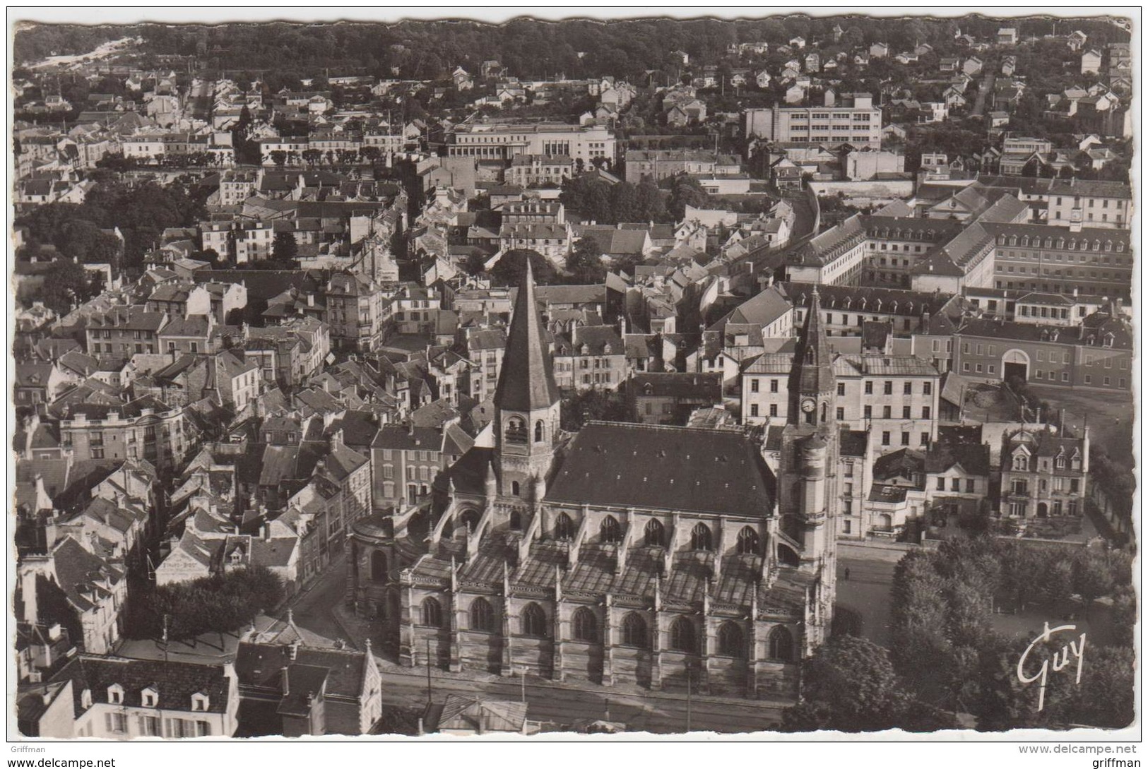 EN AVION SUR POISSY L'EGLISE NOTRE DAME ET A DROITE LA MAISON CENTRALE CPSM 9X14 NEUVE - Poissy