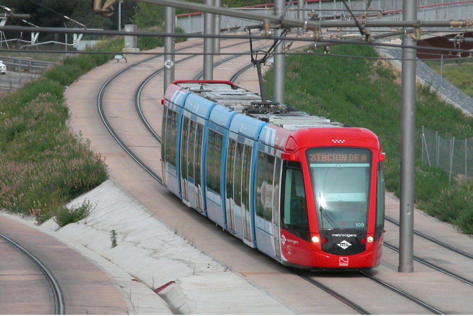 Madrid (Espagne) 04/2008 « Metro Ligero » Ligne 3 La Rame Citadis 302 Alstom  N°109 Arrive Au  Terminus "Colonia Jardin" - Madrid