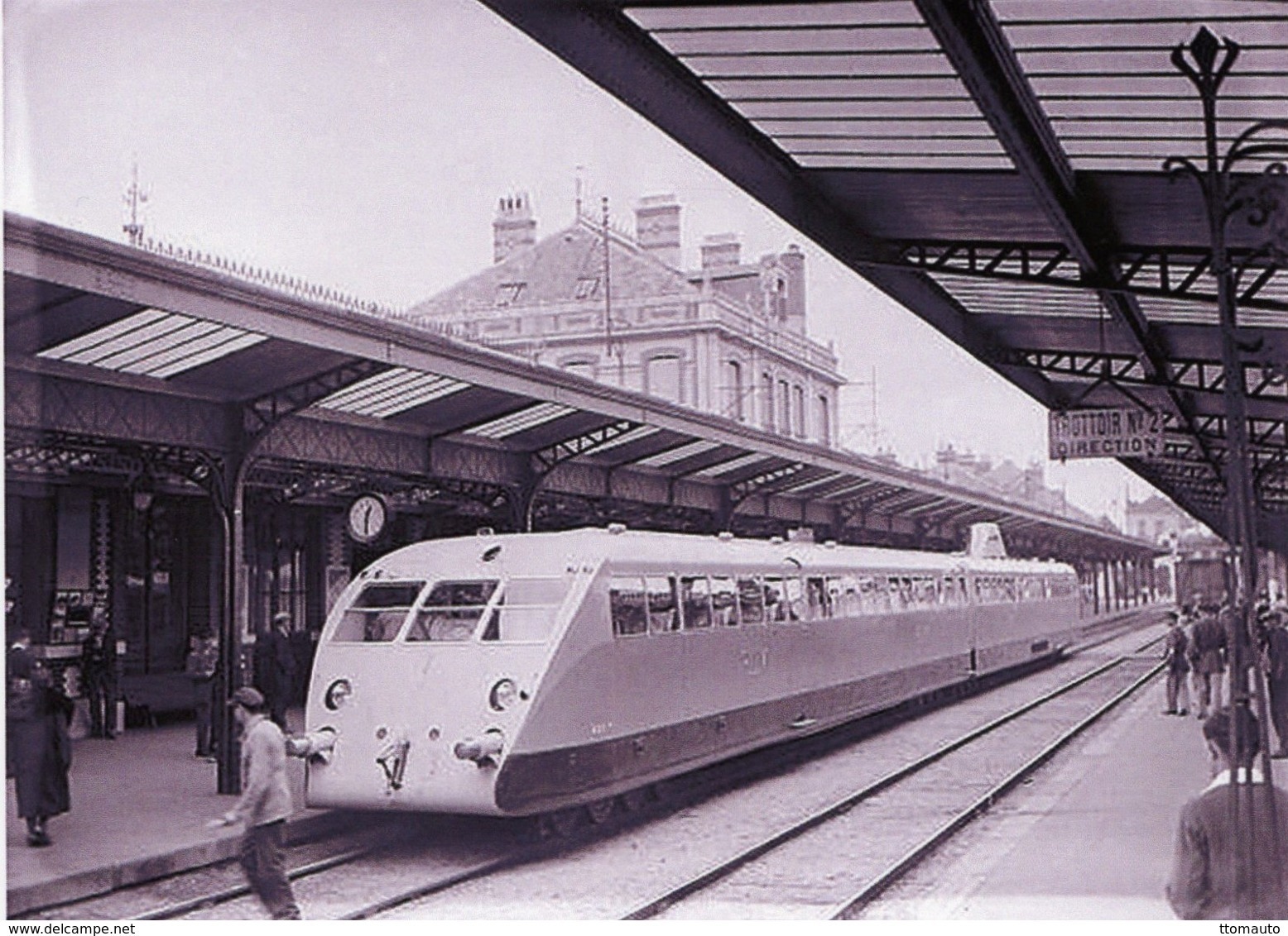 Automotrice Bugatti En Gare De Vichy En 1934    -  15x10cm  PHOTO - Gares - Avec Trains