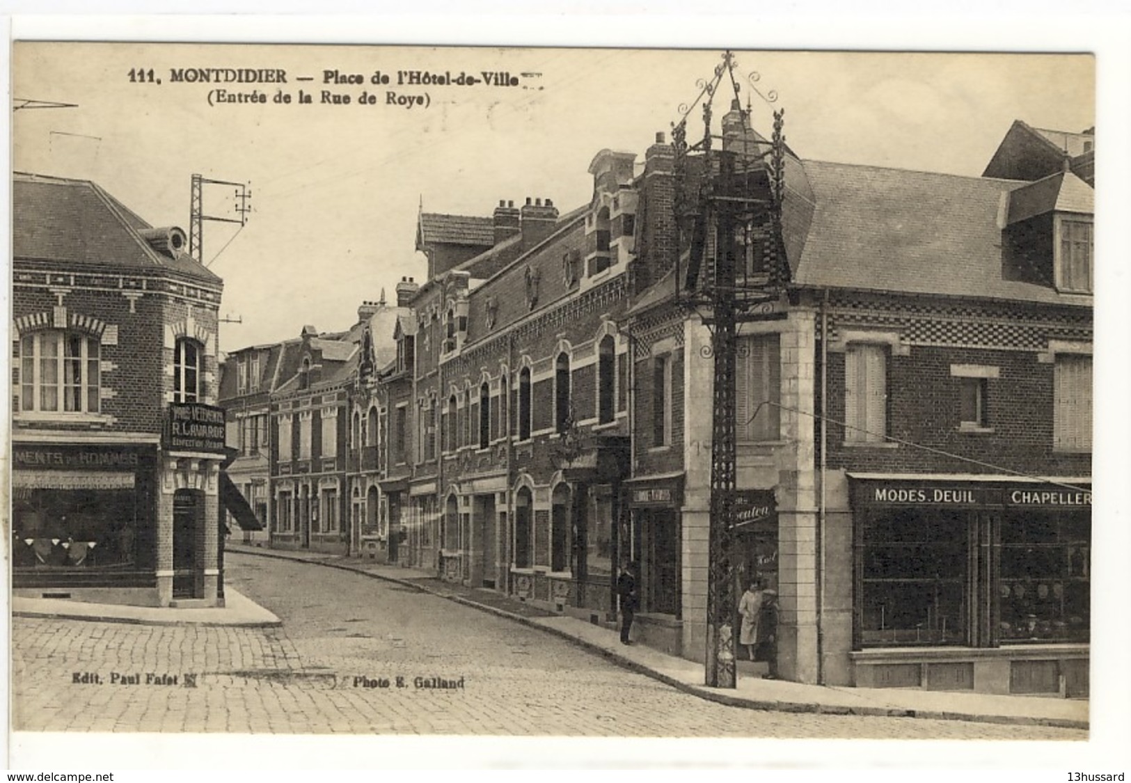 Carte Postale Ancienne Montdidier - Place De L'Hôtel De Ville (Entrée De La Rue De Roye) - Montdidier