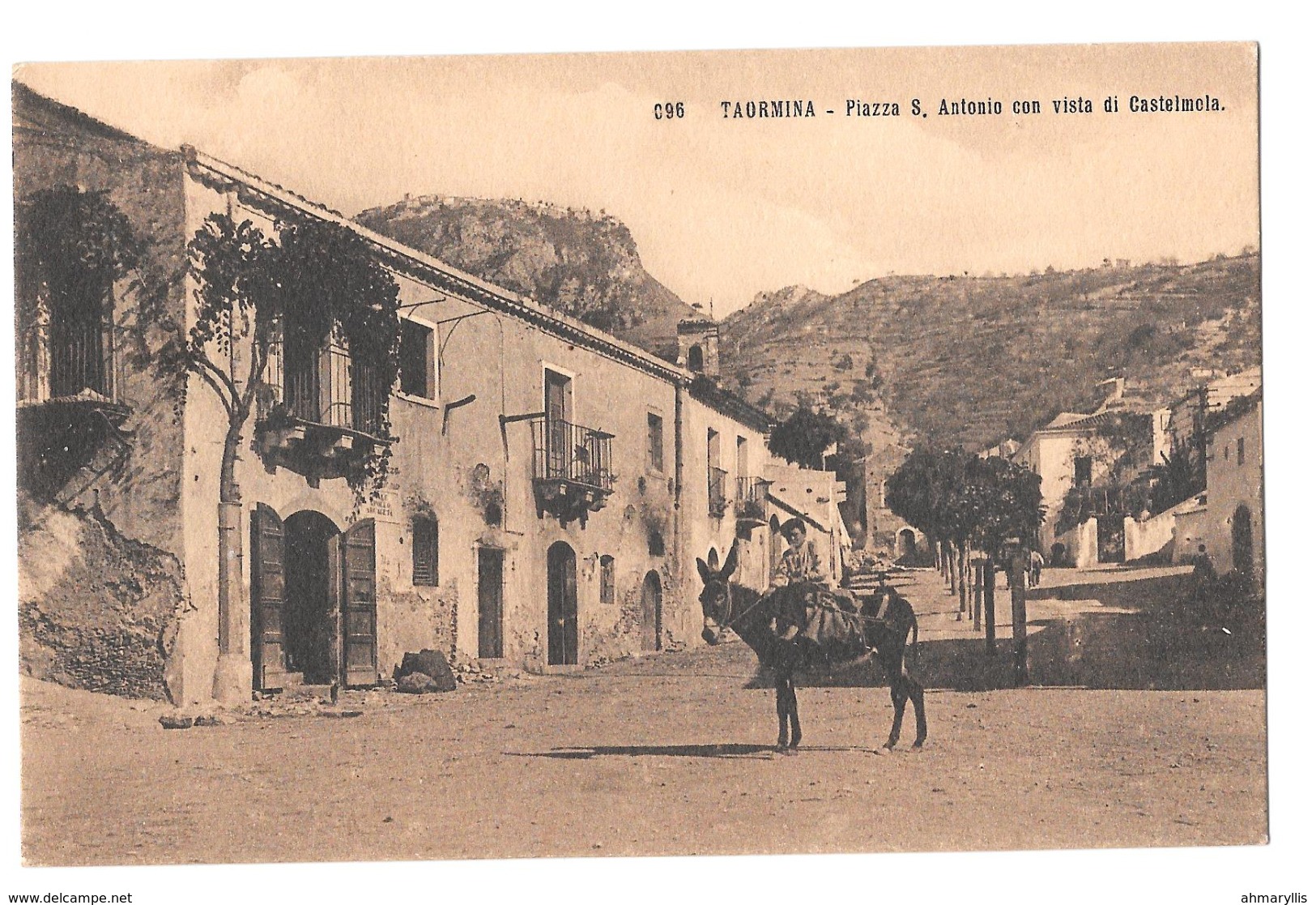 Taormina Piazza San Antonio Con Vista Di Castelmola Non Circulée - Autres & Non Classés