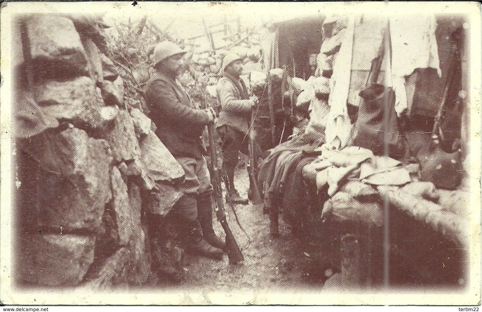 ( LAPOUTROIE  )(68 )( MILITARIA )( GUERRE ) DANS UNE TRANCHEE DE PREMIERE LIGNE A LA TETE DE FAUX - Guerre 1914-18