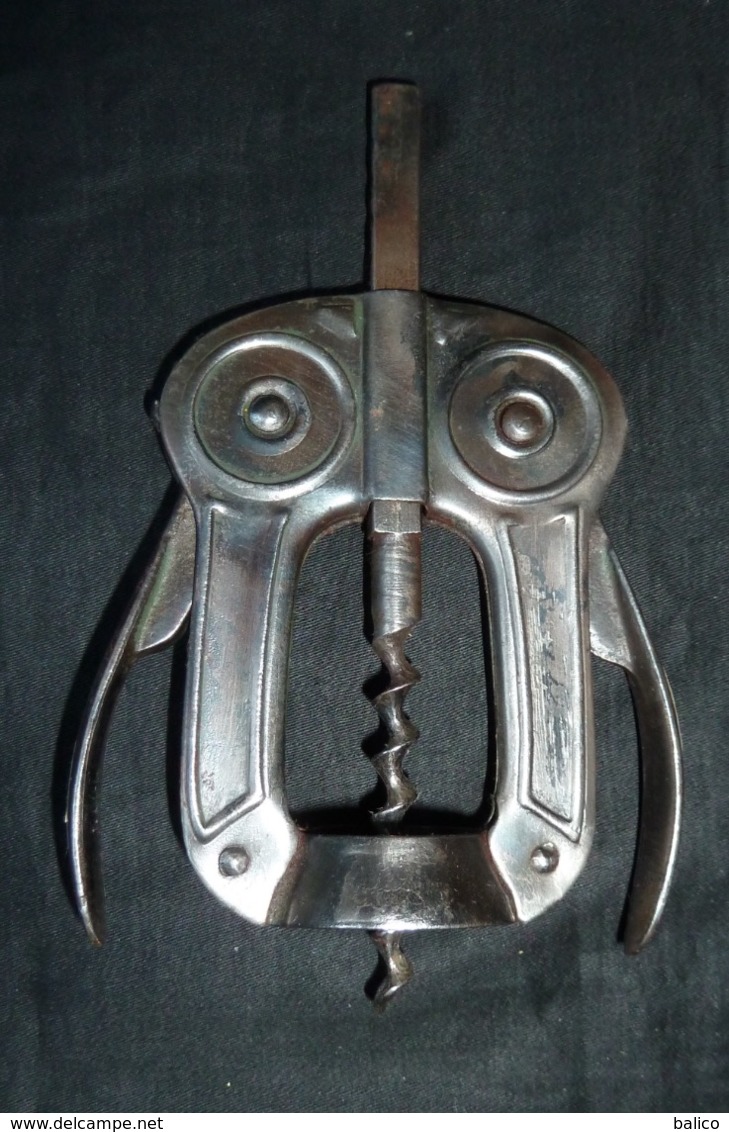 Tire Bouchon De Forme Hibou, Marque, BOJ à Double Levier Et Mèche Au Spires Coupantes, Années 50 - Bottle Openers