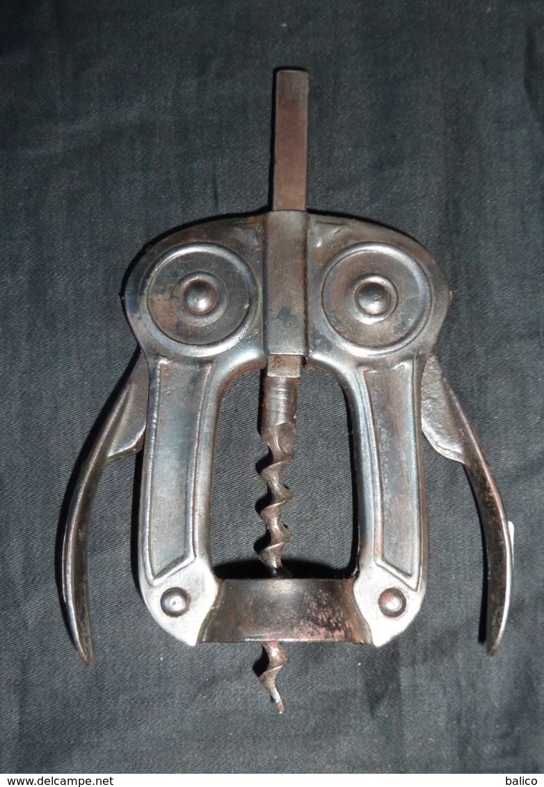 Tire Bouchon De Forme Hibou, Marque, BOJ à Double Levier Et Mèche Au Spires Coupantes, Années 50 - Bottle Openers