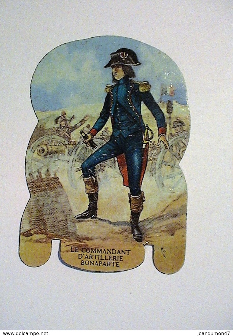 PLAQUETTE EN TOLE PUBLICITAIRE COLLECTION MERE PICON - SOLDATS DE L' EMPIRE. LE COMMANDANT D'ARTILLERIE BONAPARTE. N°26 - Sonstige & Ohne Zuordnung