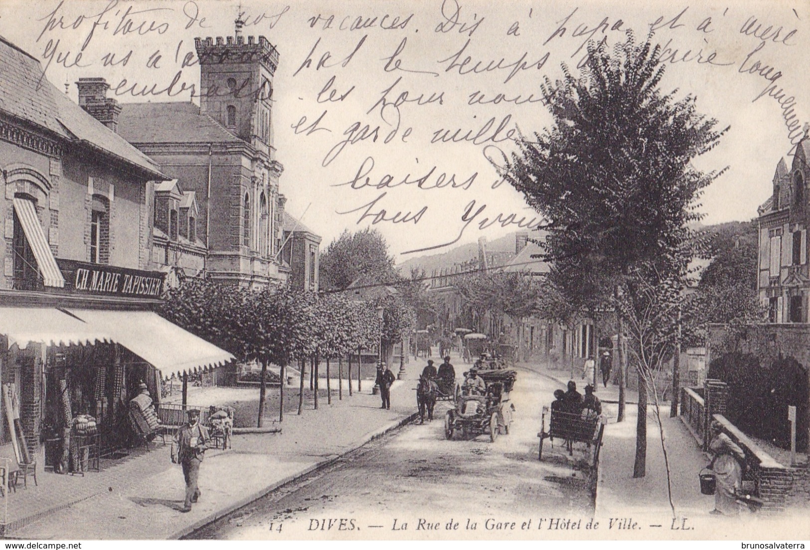 DIVES - La Rue De La Gare Et L'Hôtel De Ville - Dives