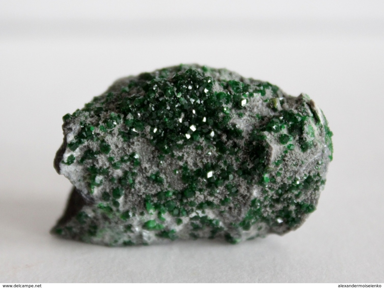 Uvarovite Crystals On Chromite Matrix. Russia - Mineralen