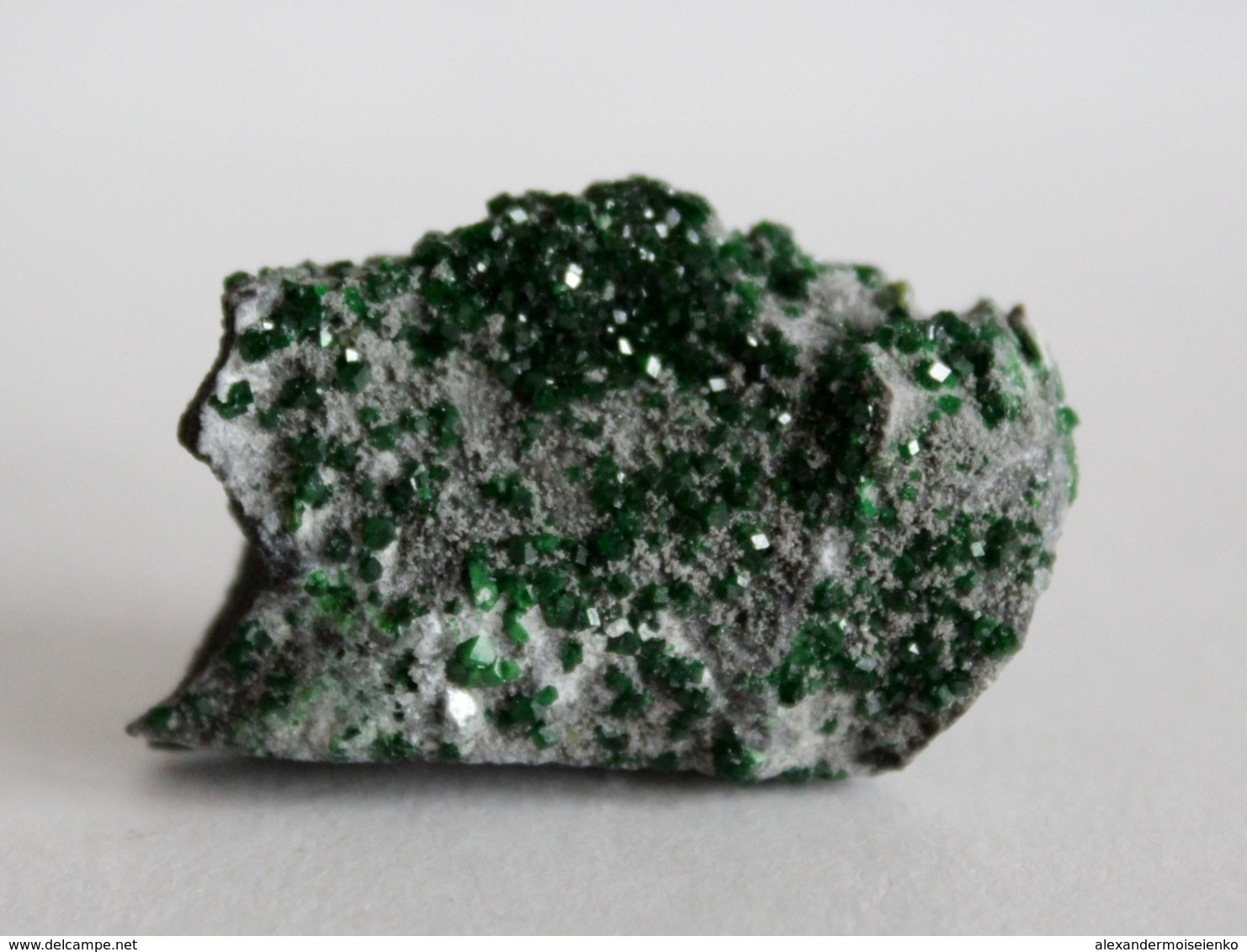 Uvarovite Crystals On Chromite Matrix. Russia - Mineralen