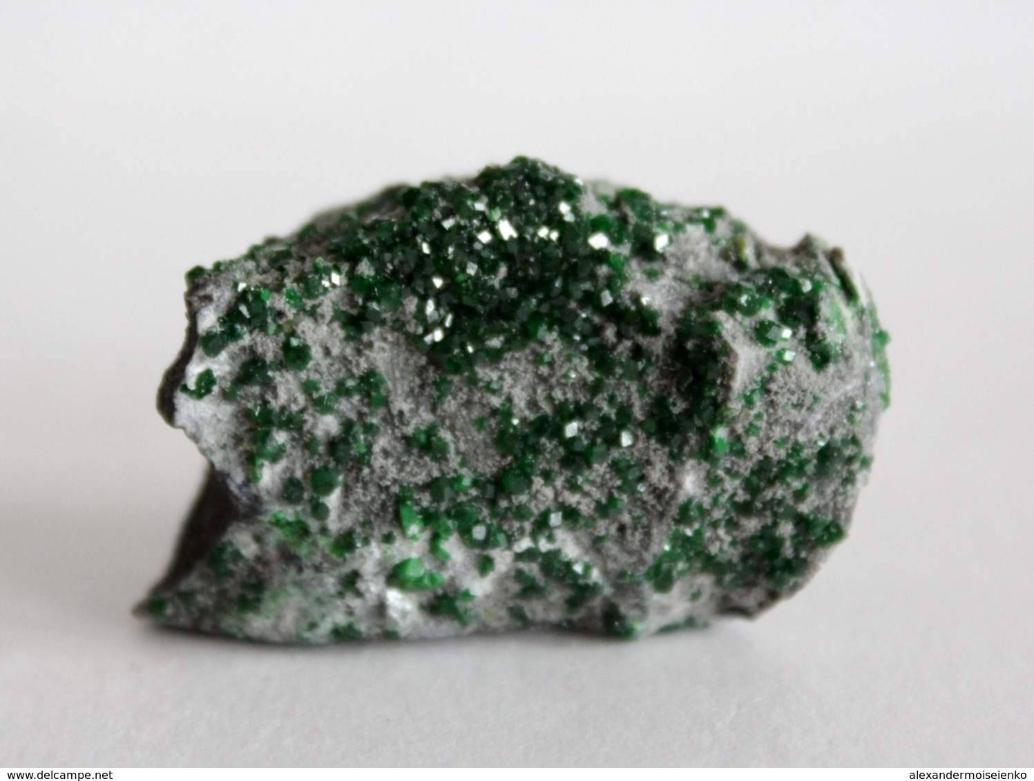 Uvarovite Crystals On Chromite Matrix. Russia - Mineralen